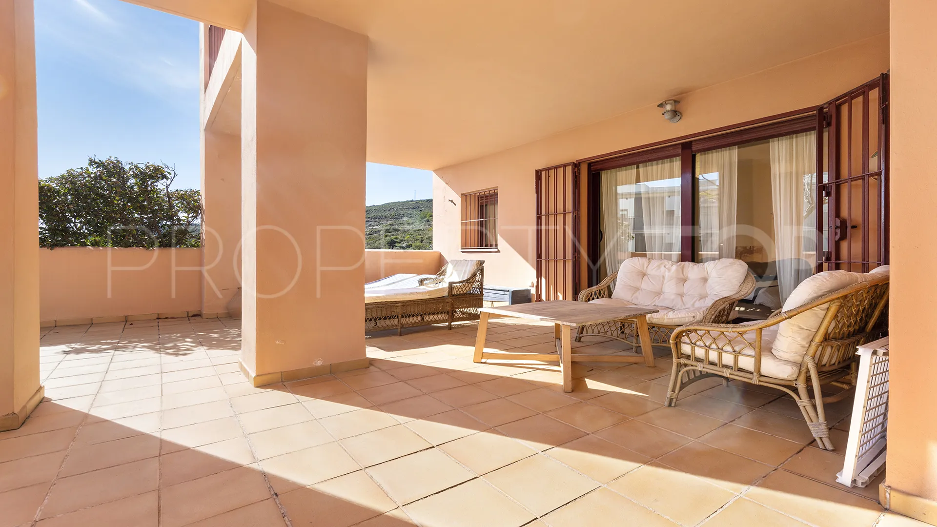 Bahia de las Rocas ground floor apartment for sale