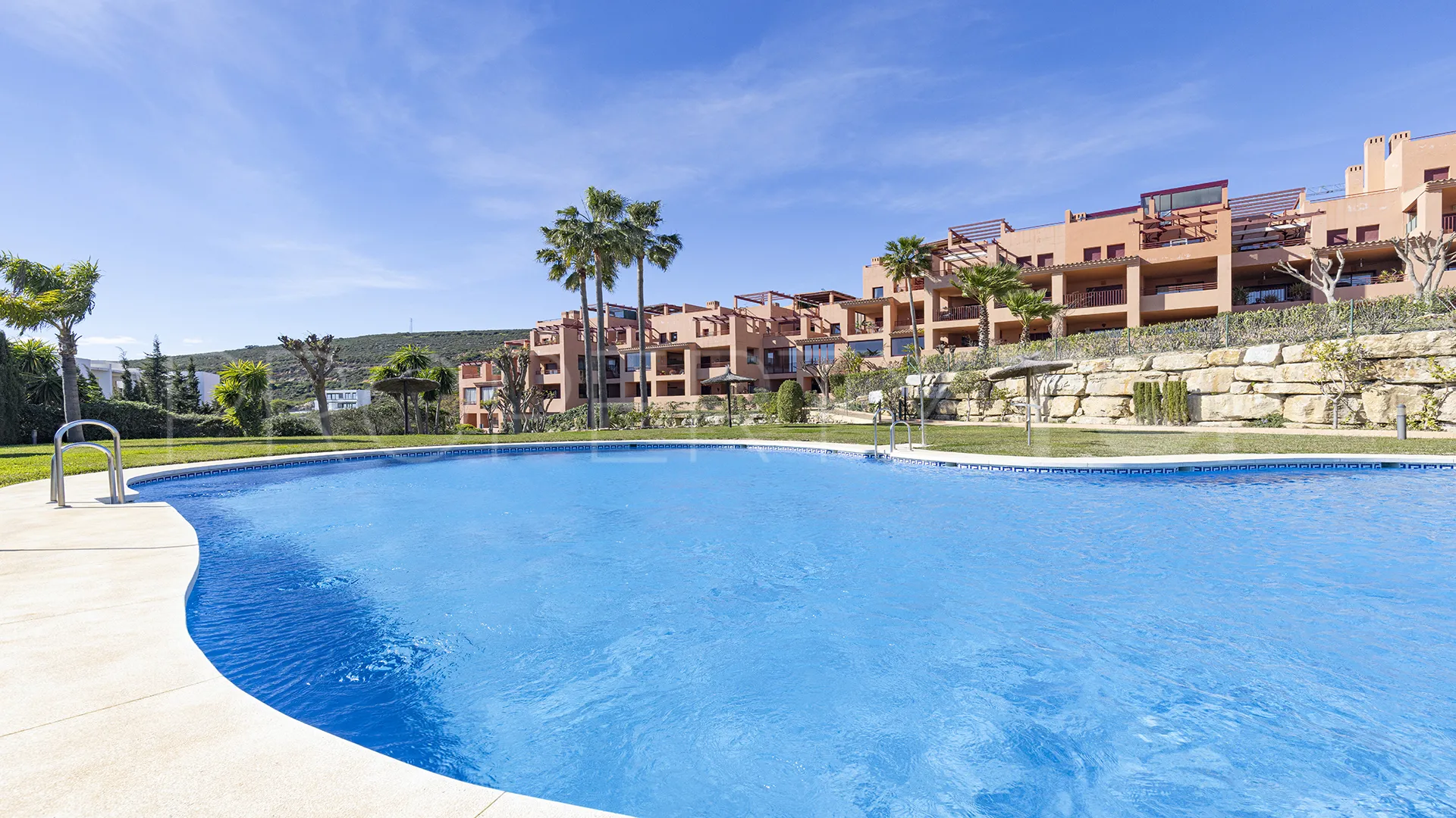 Bahia de las Rocas ground floor apartment for sale