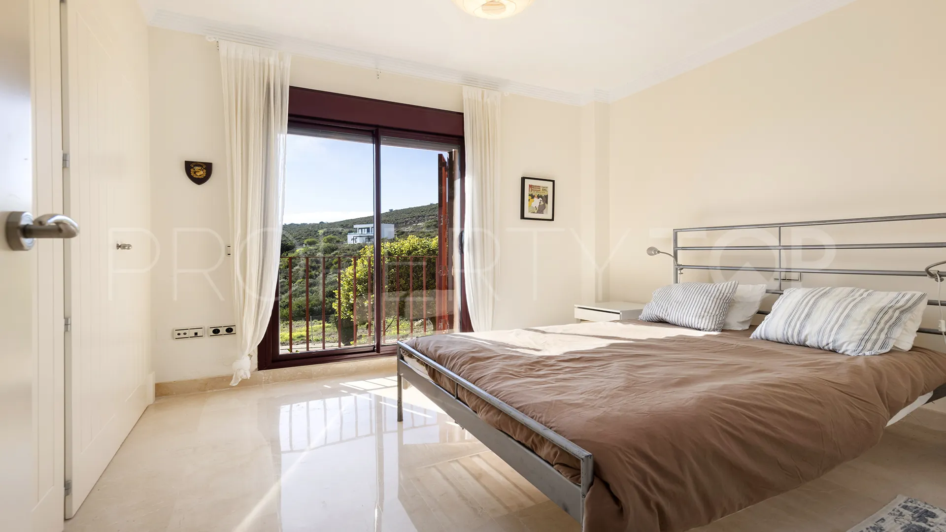 Bahia de las Rocas ground floor apartment for sale