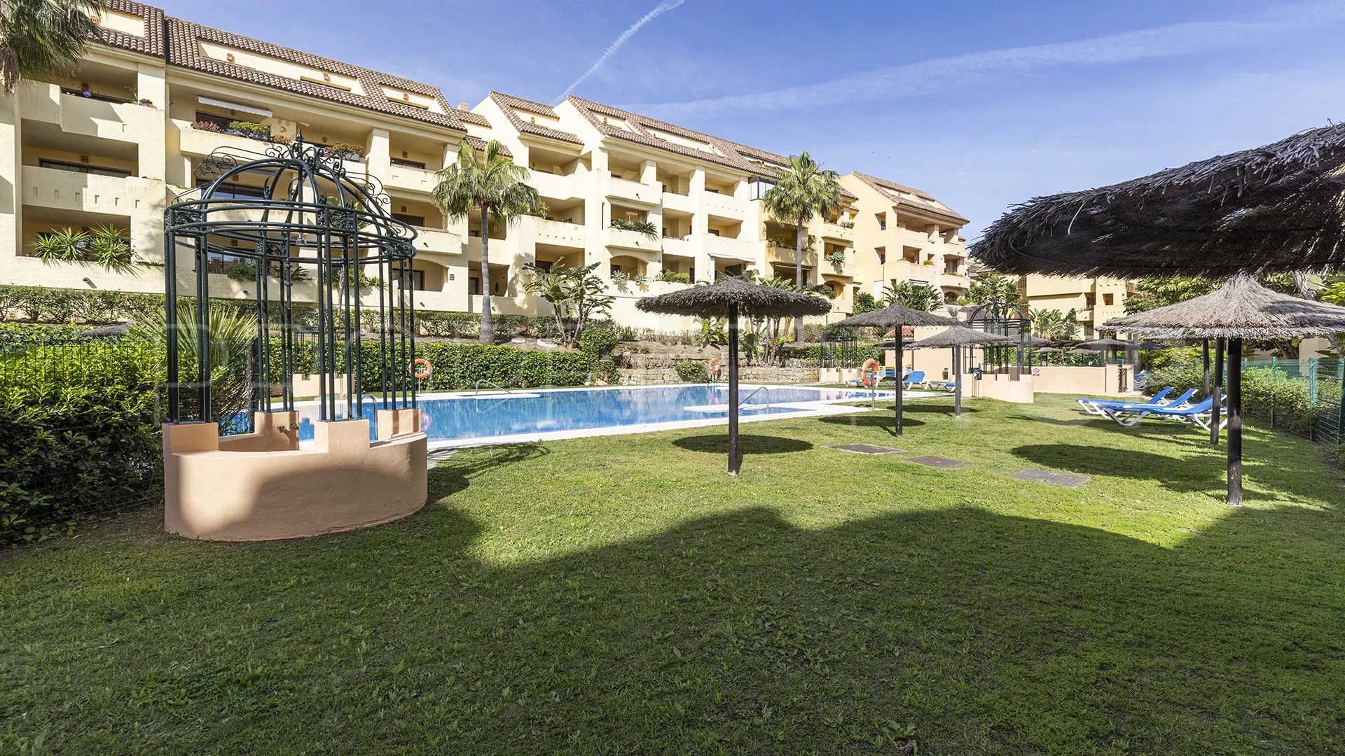 Penthouse with 2 bedrooms for sale in Duquesa Village