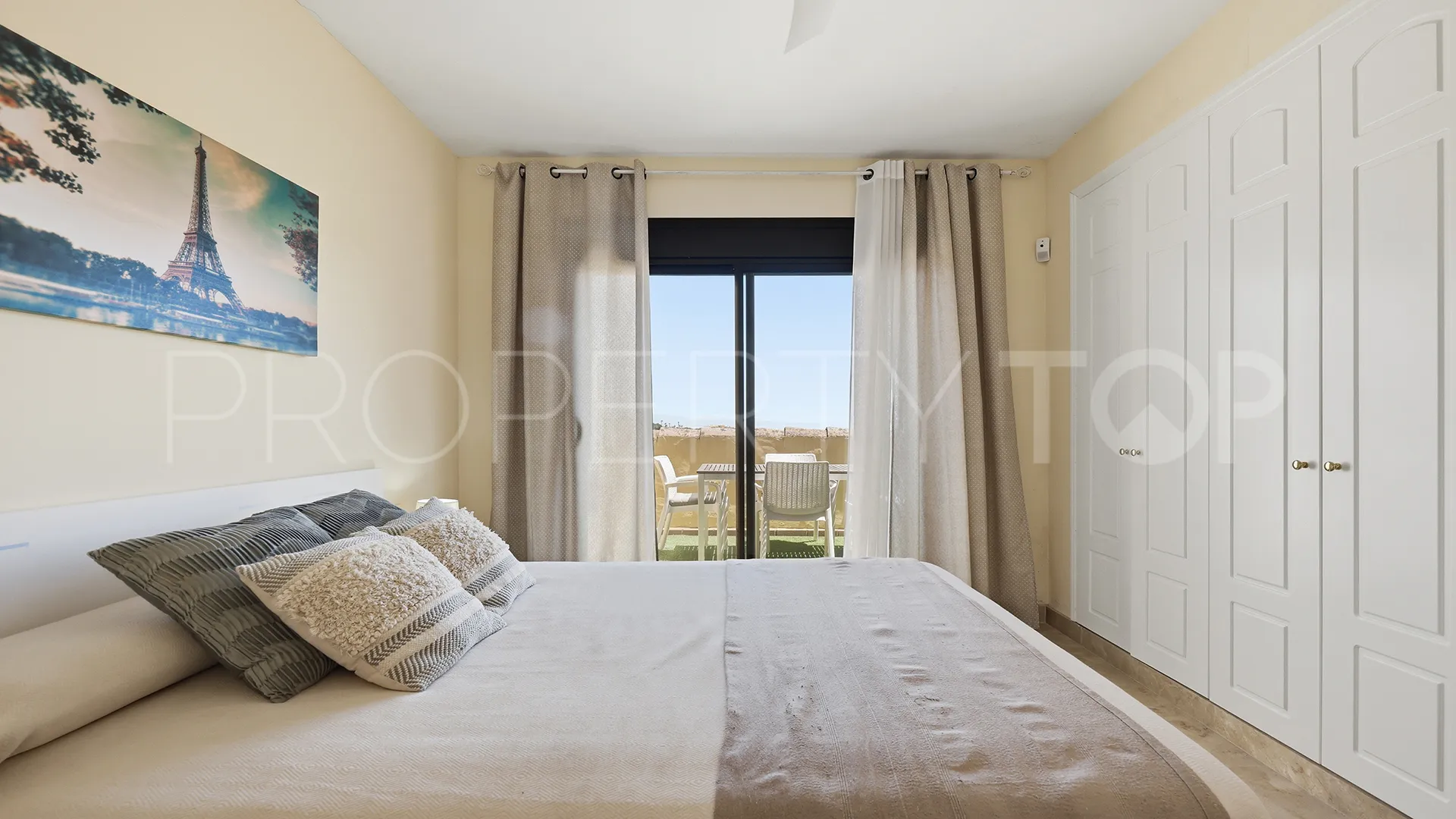 Penthouse with 2 bedrooms for sale in Duquesa Village
