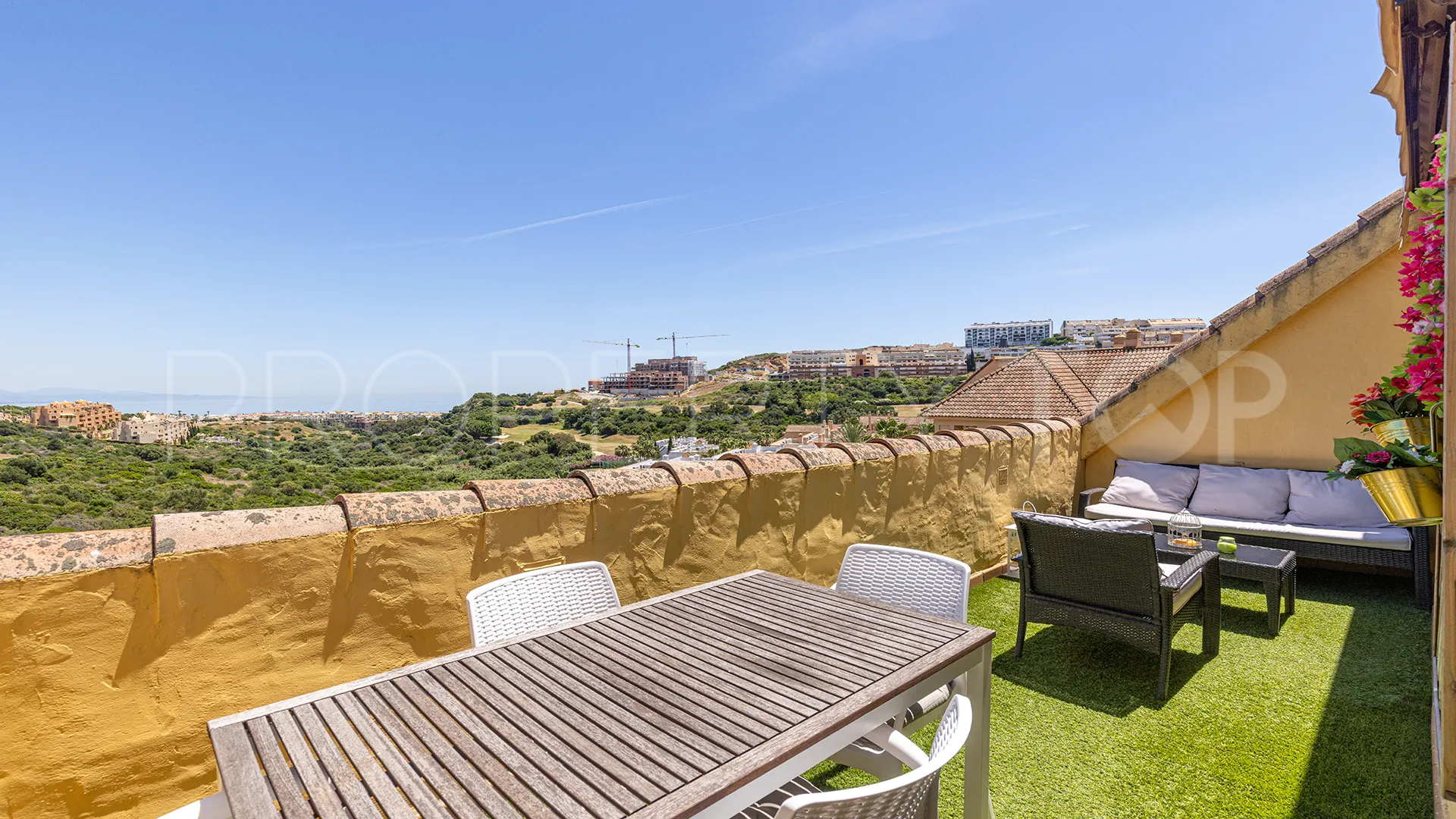 Penthouse with 2 bedrooms for sale in Duquesa Village