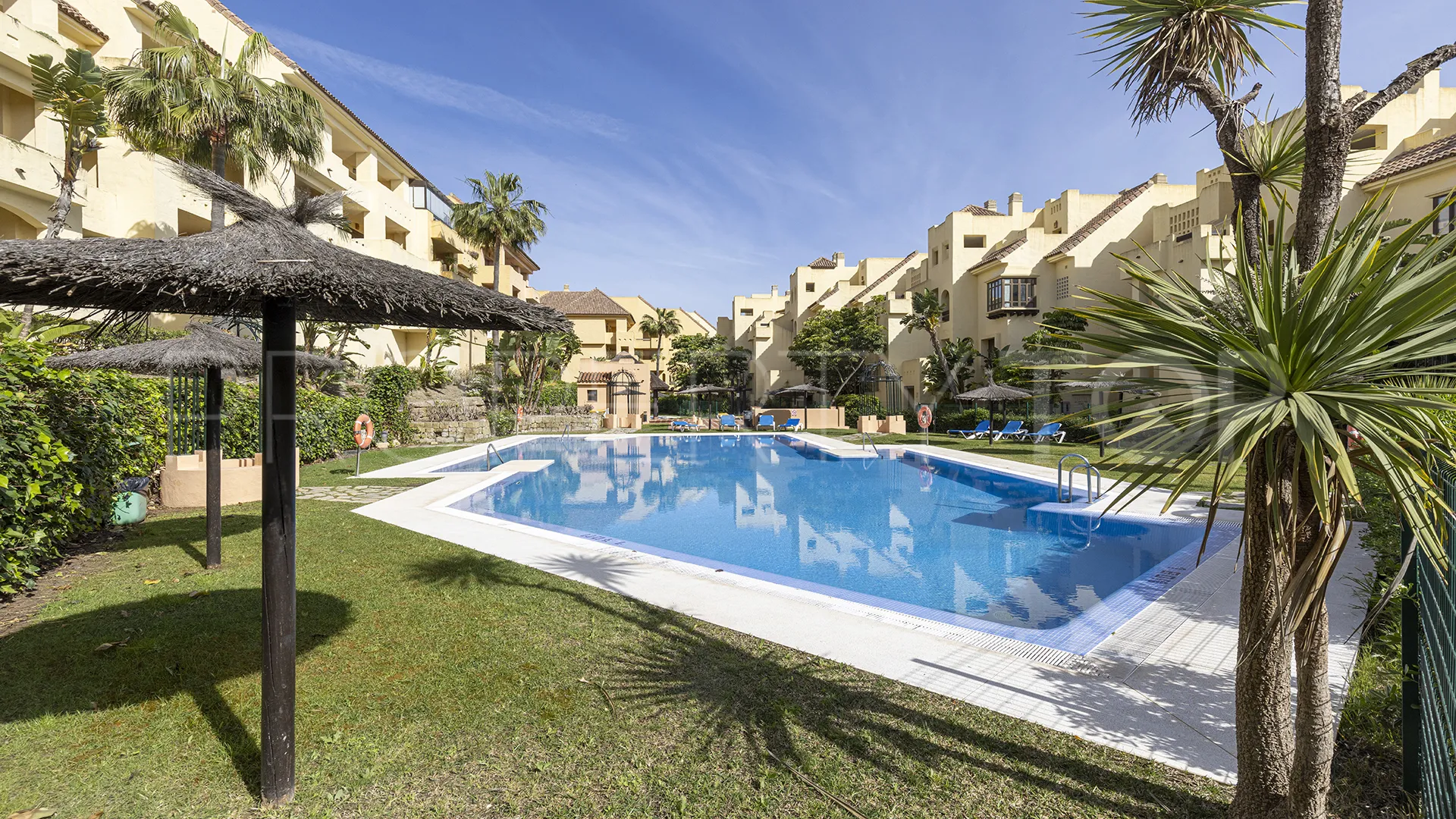 Penthouse with 2 bedrooms for sale in Duquesa Village