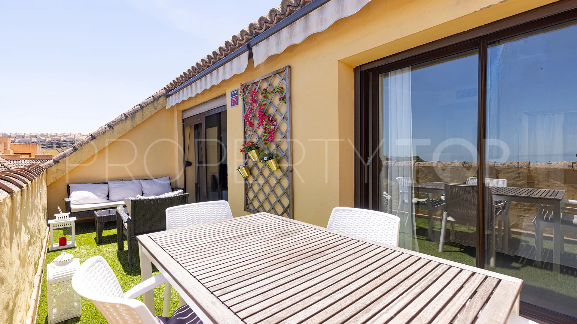 Penthouse with 2 bedrooms for sale in Duquesa Village