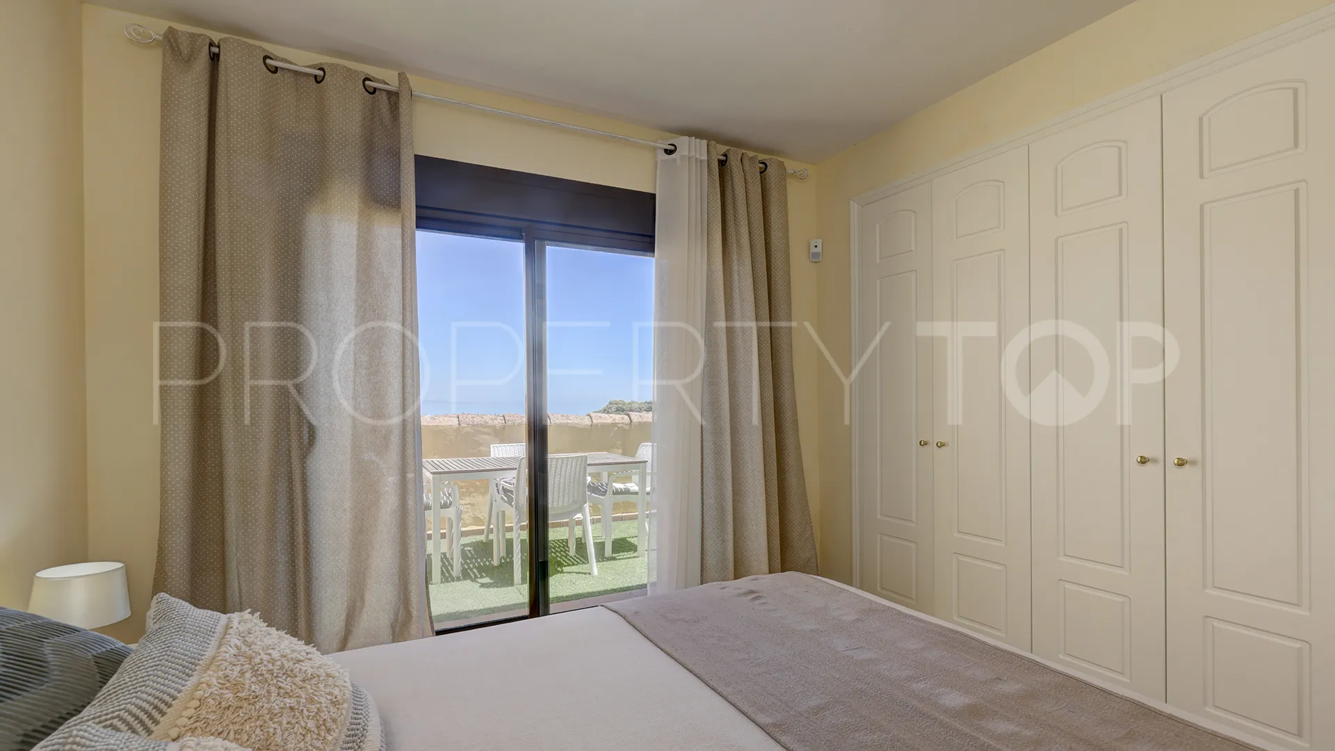 Penthouse with 2 bedrooms for sale in Duquesa Village