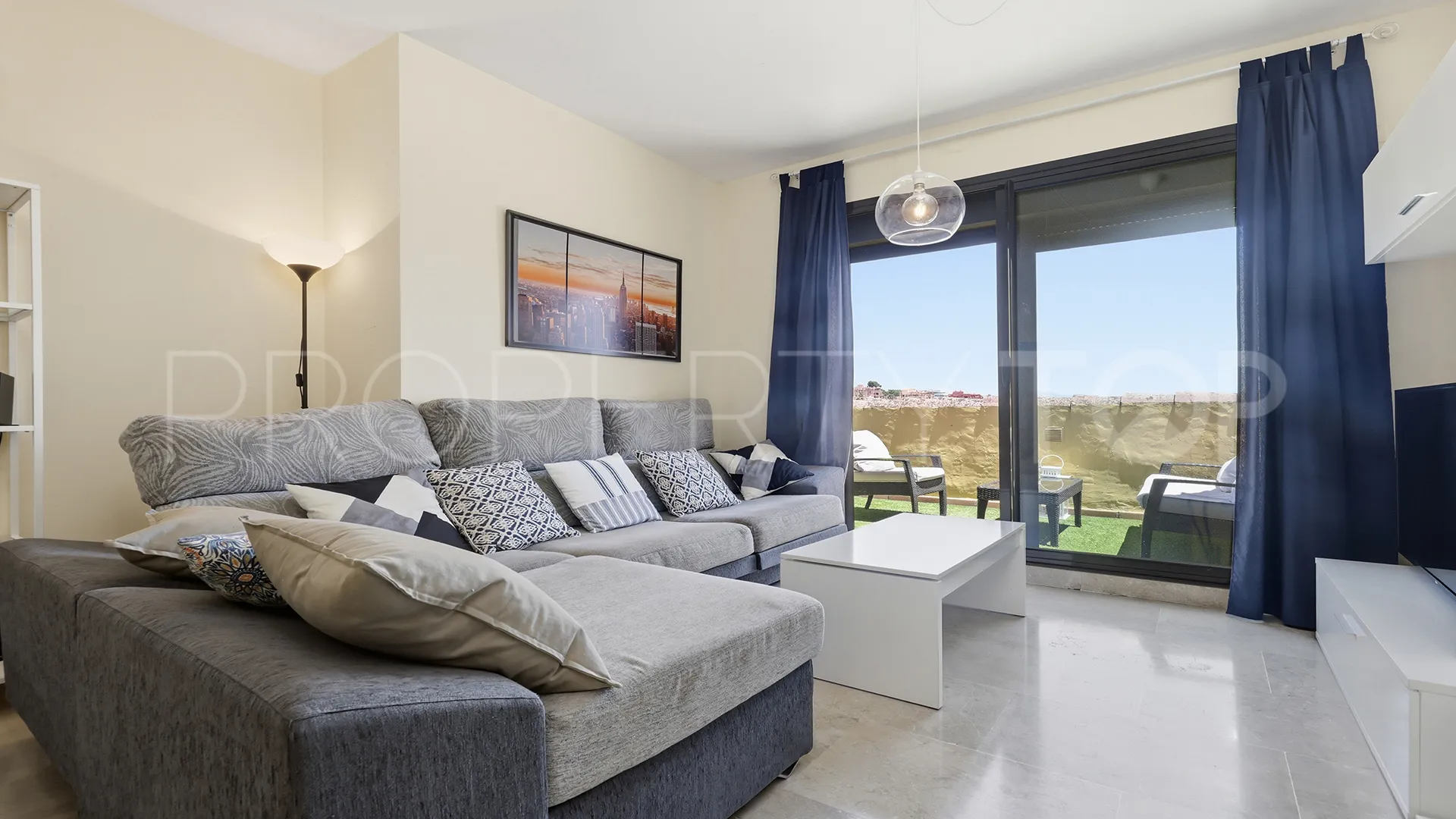 Penthouse with 2 bedrooms for sale in Duquesa Village