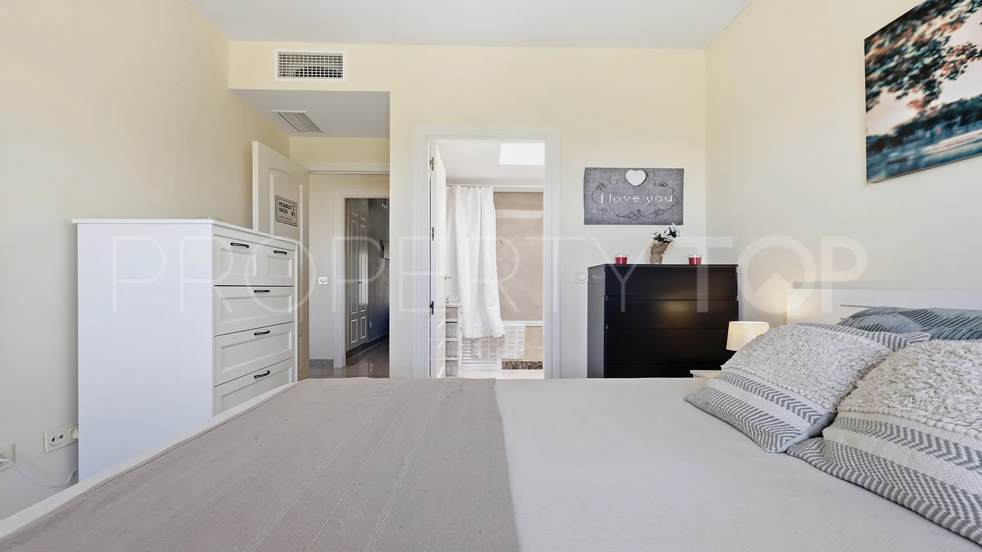 Penthouse with 2 bedrooms for sale in Duquesa Village