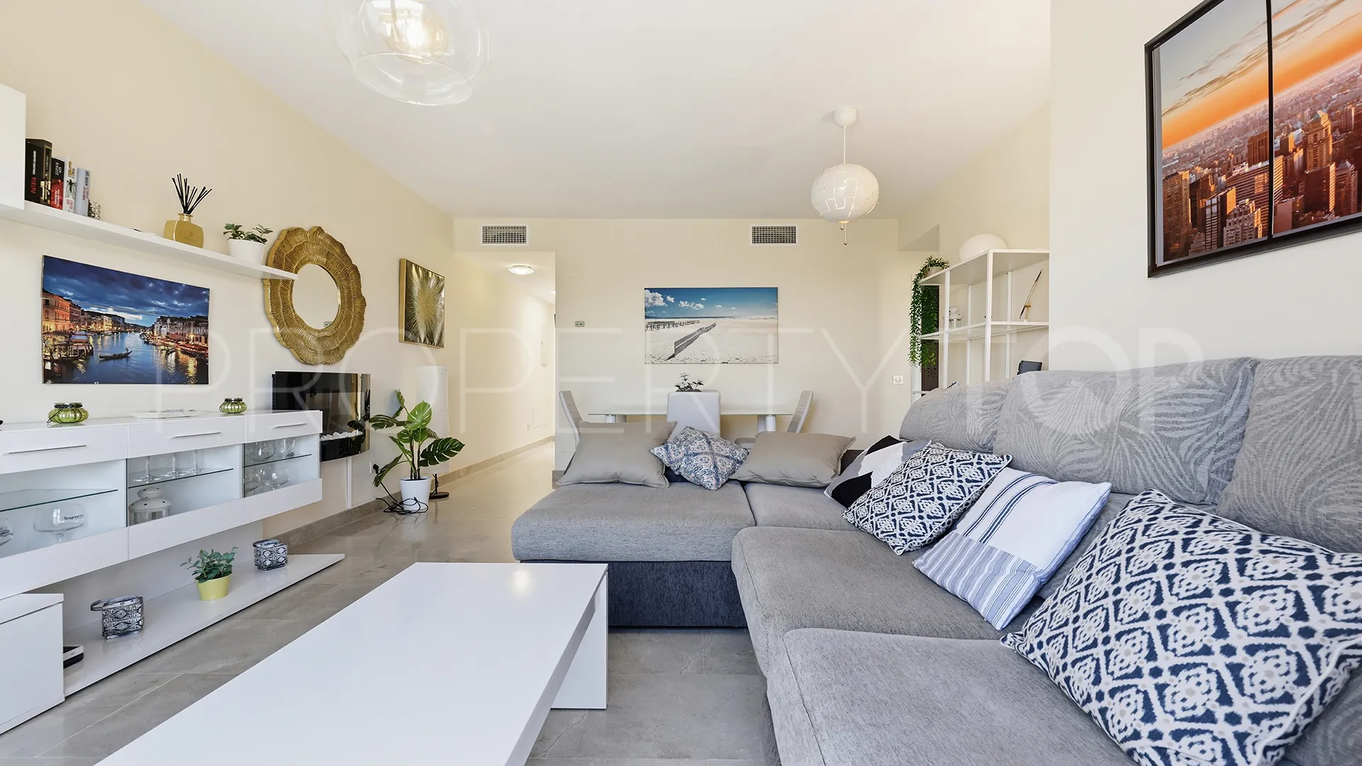 Penthouse with 2 bedrooms for sale in Duquesa Village