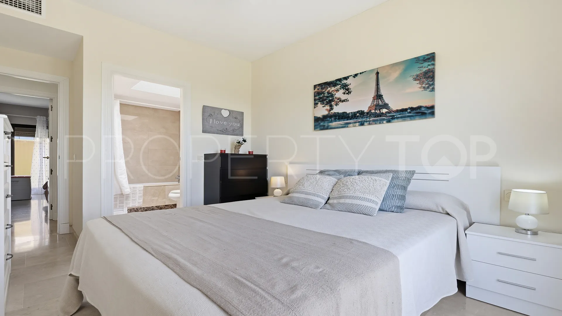 Penthouse with 2 bedrooms for sale in Duquesa Village