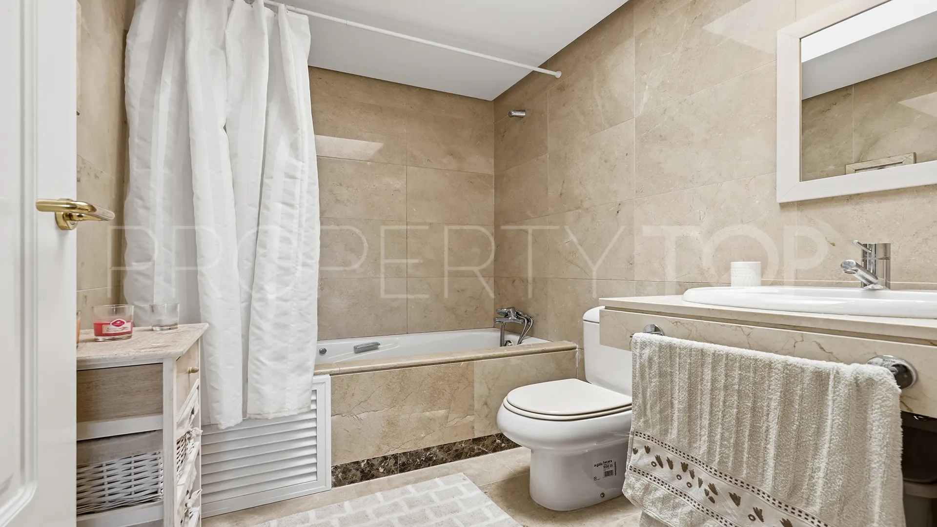 Penthouse with 2 bedrooms for sale in Duquesa Village