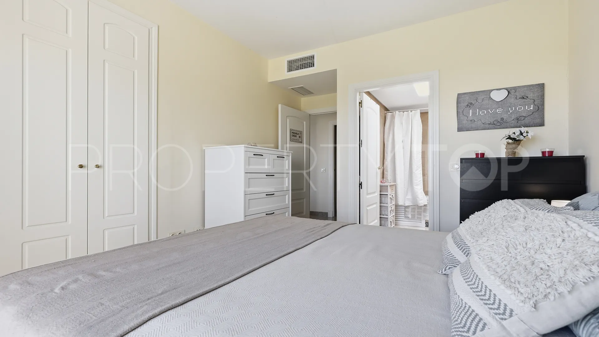 Penthouse with 2 bedrooms for sale in Duquesa Village