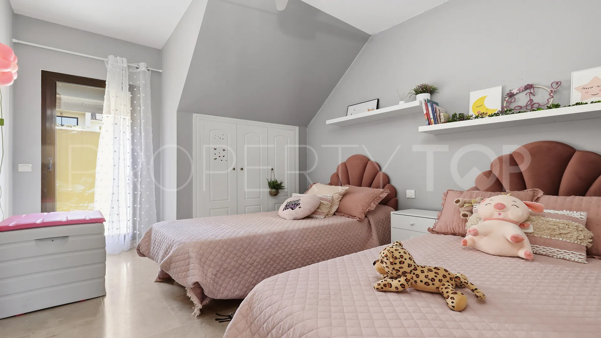 Penthouse with 2 bedrooms for sale in Duquesa Village