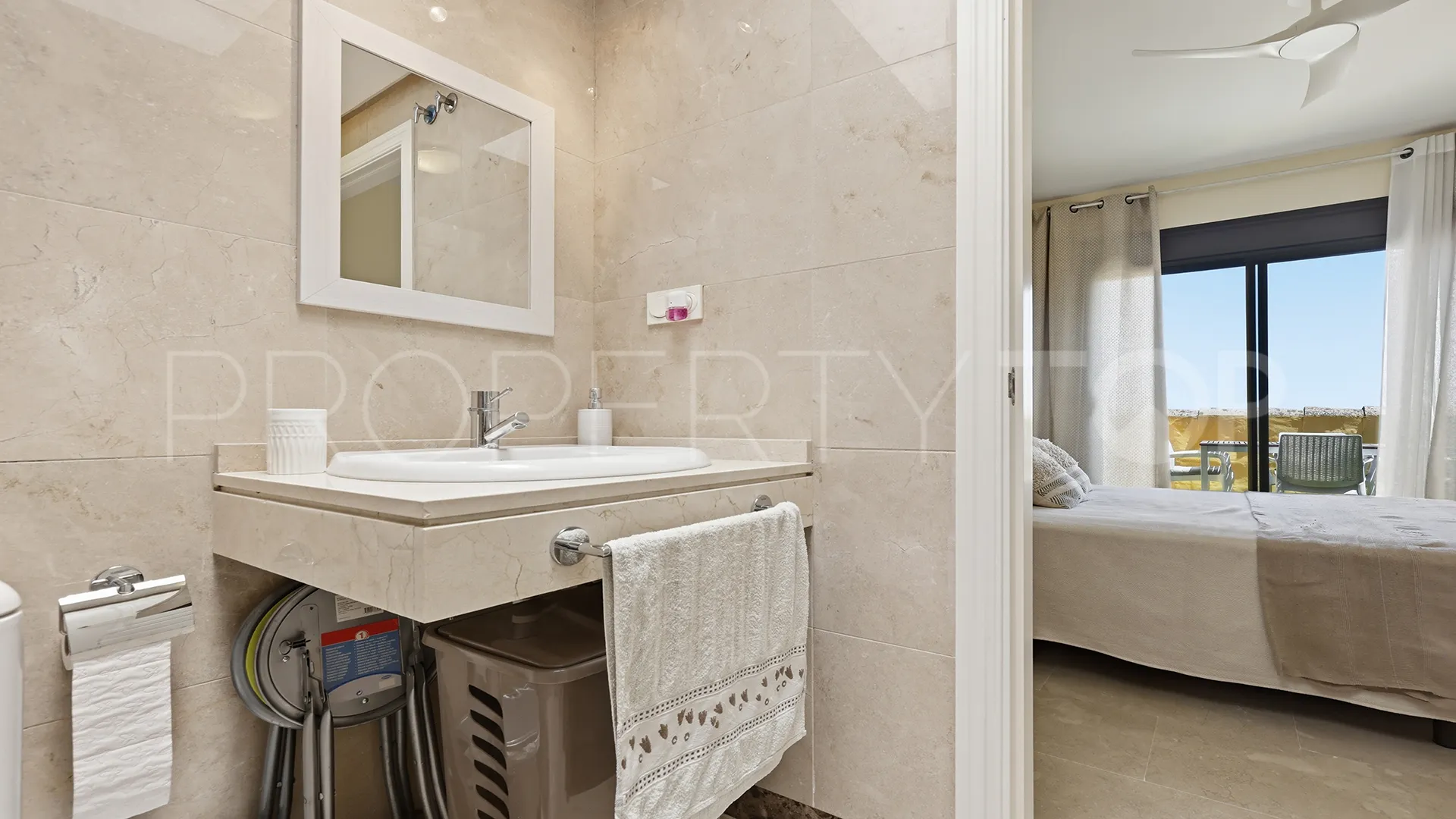 Penthouse with 2 bedrooms for sale in Duquesa Village