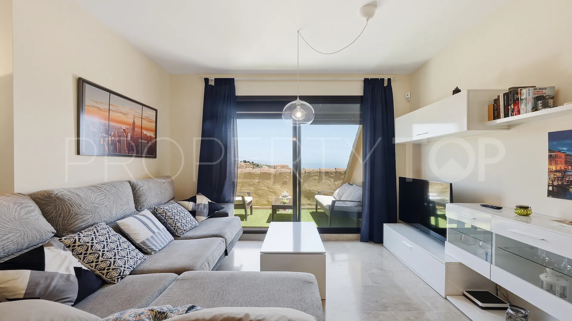 Penthouse with 2 bedrooms for sale in Duquesa Village