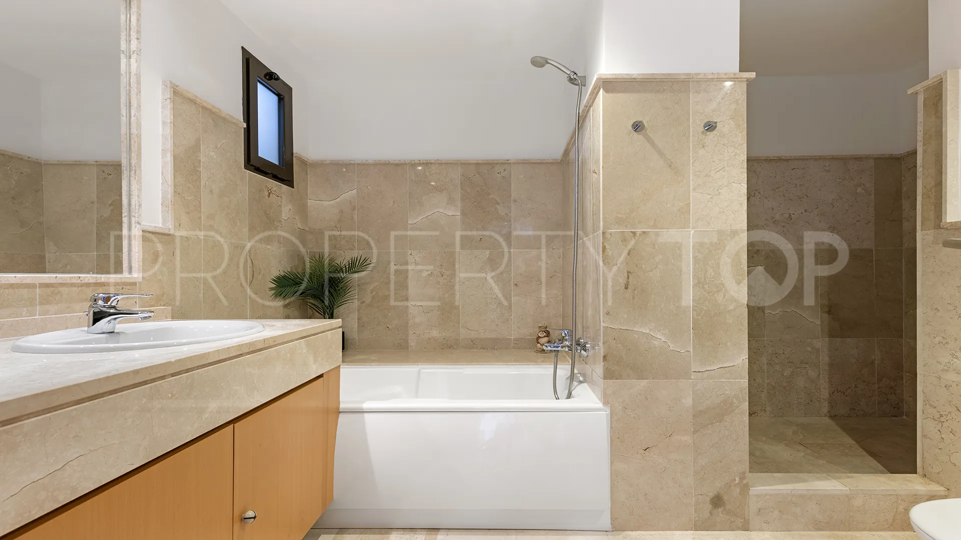 For sale penthouse with 3 bedrooms in Casares Golf