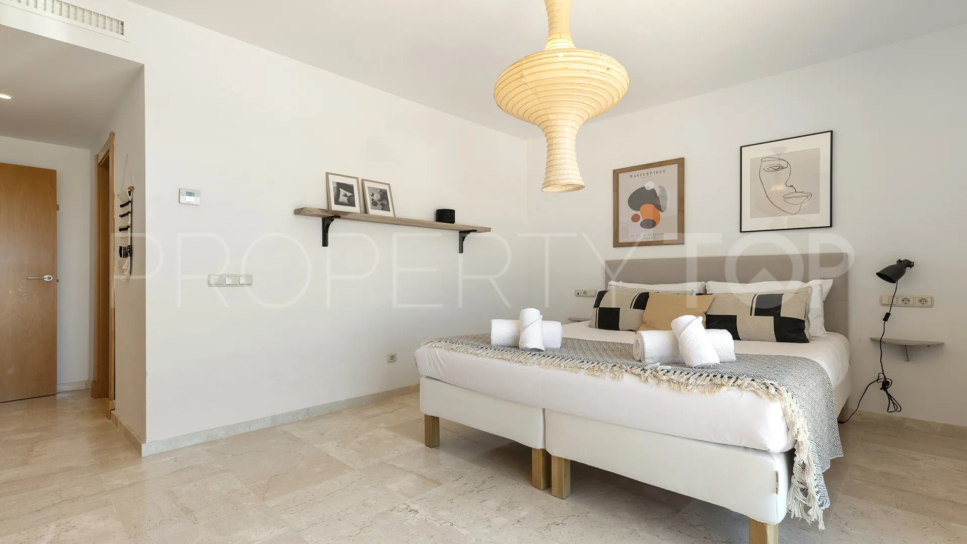 For sale penthouse with 3 bedrooms in Casares Golf