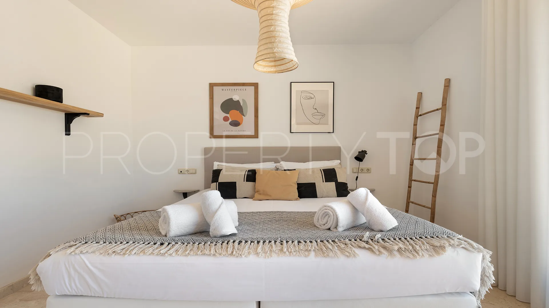For sale penthouse with 3 bedrooms in Casares Golf