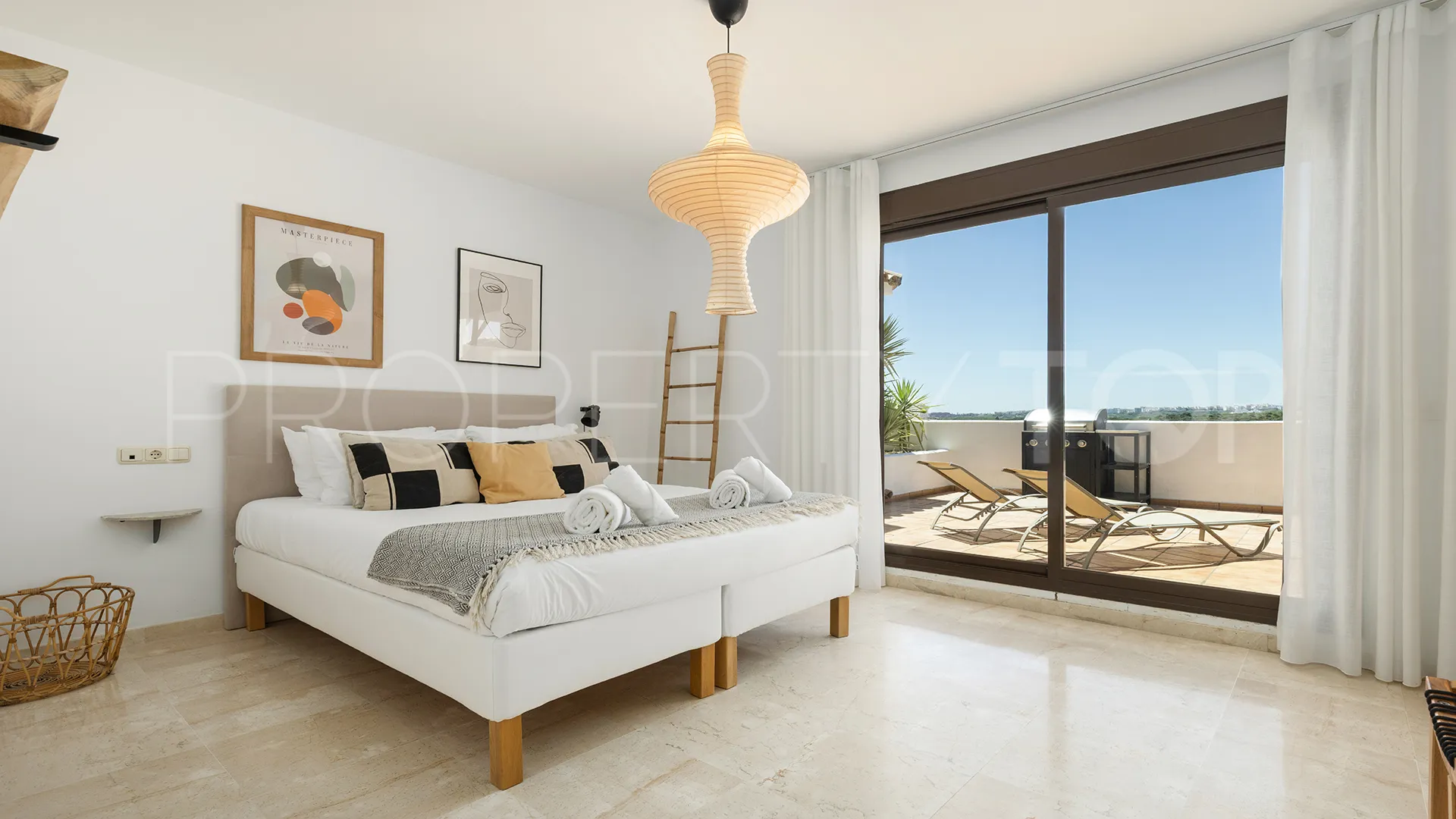 For sale penthouse with 3 bedrooms in Casares Golf