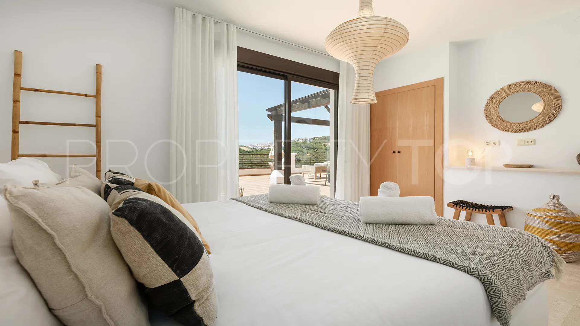 For sale penthouse with 3 bedrooms in Casares Golf