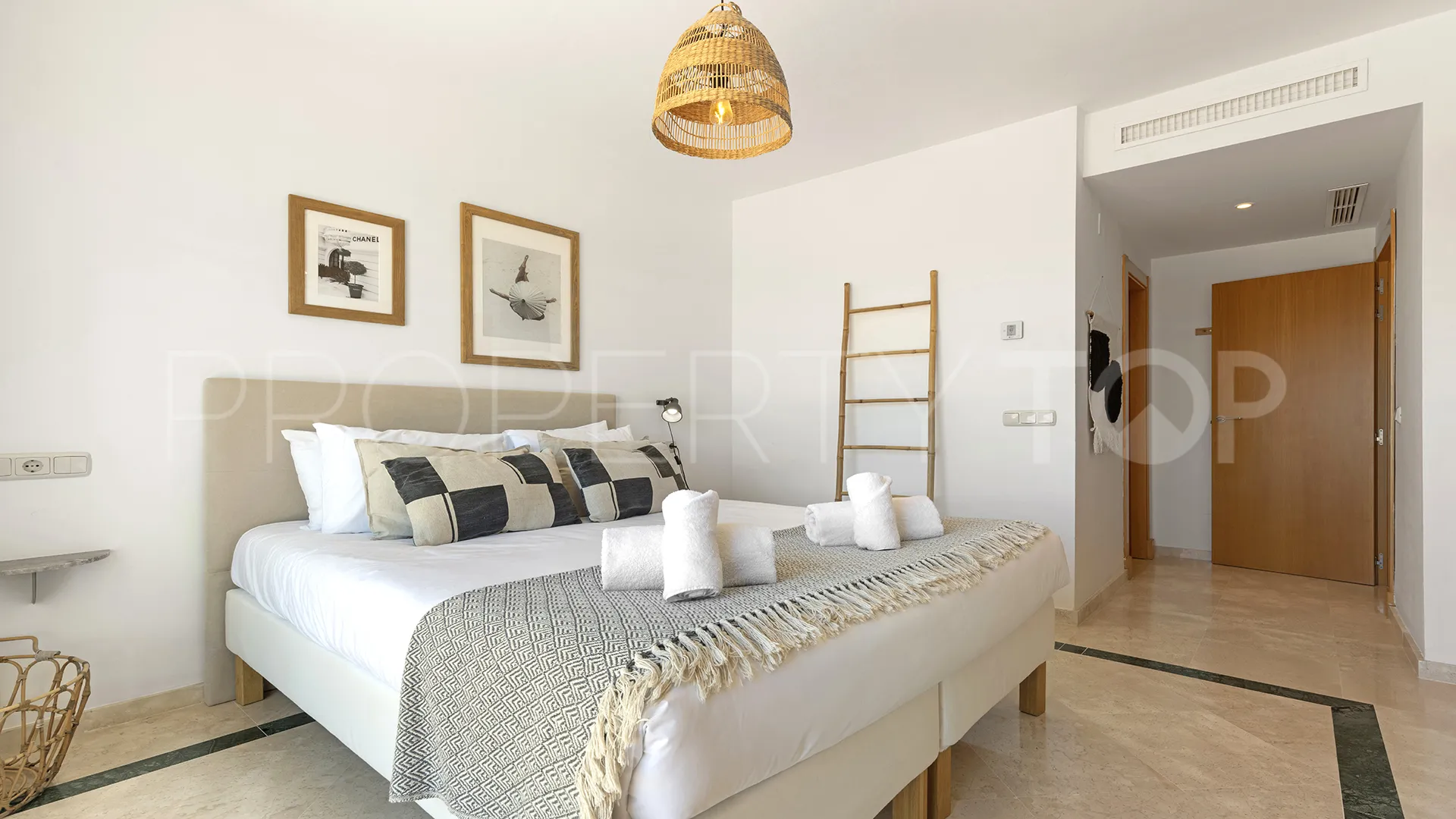 For sale penthouse with 3 bedrooms in Casares Golf