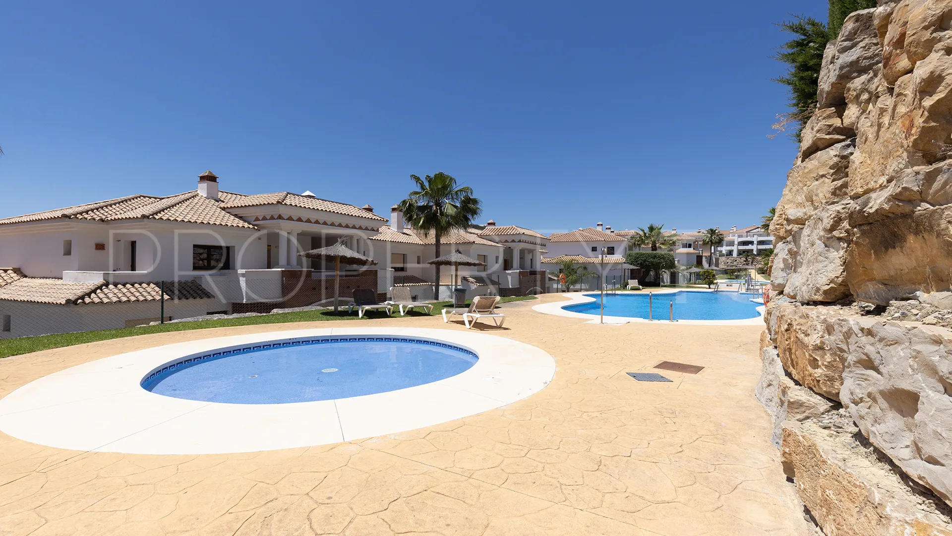 For sale penthouse with 3 bedrooms in Casares Golf