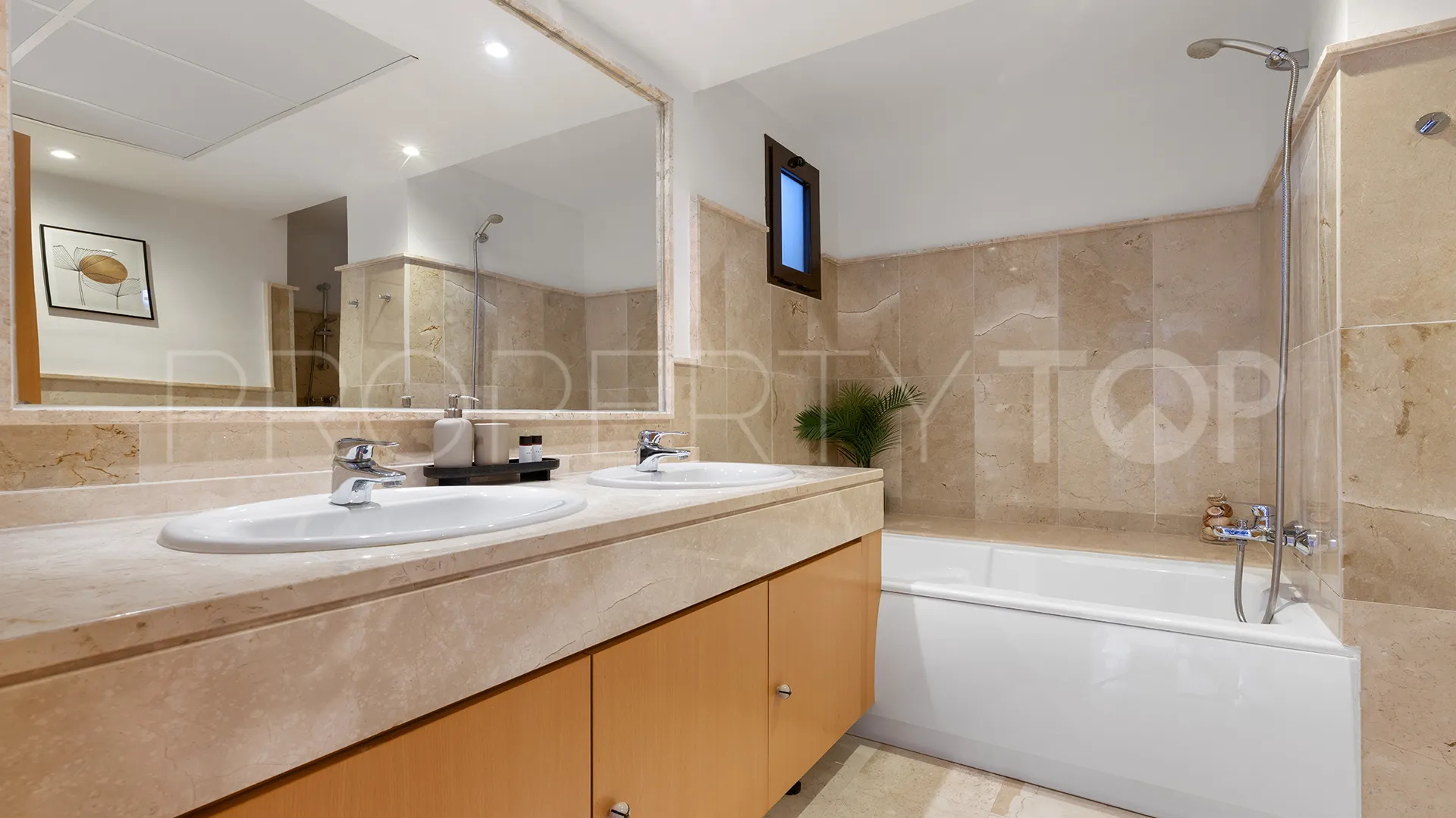 For sale penthouse with 3 bedrooms in Casares Golf
