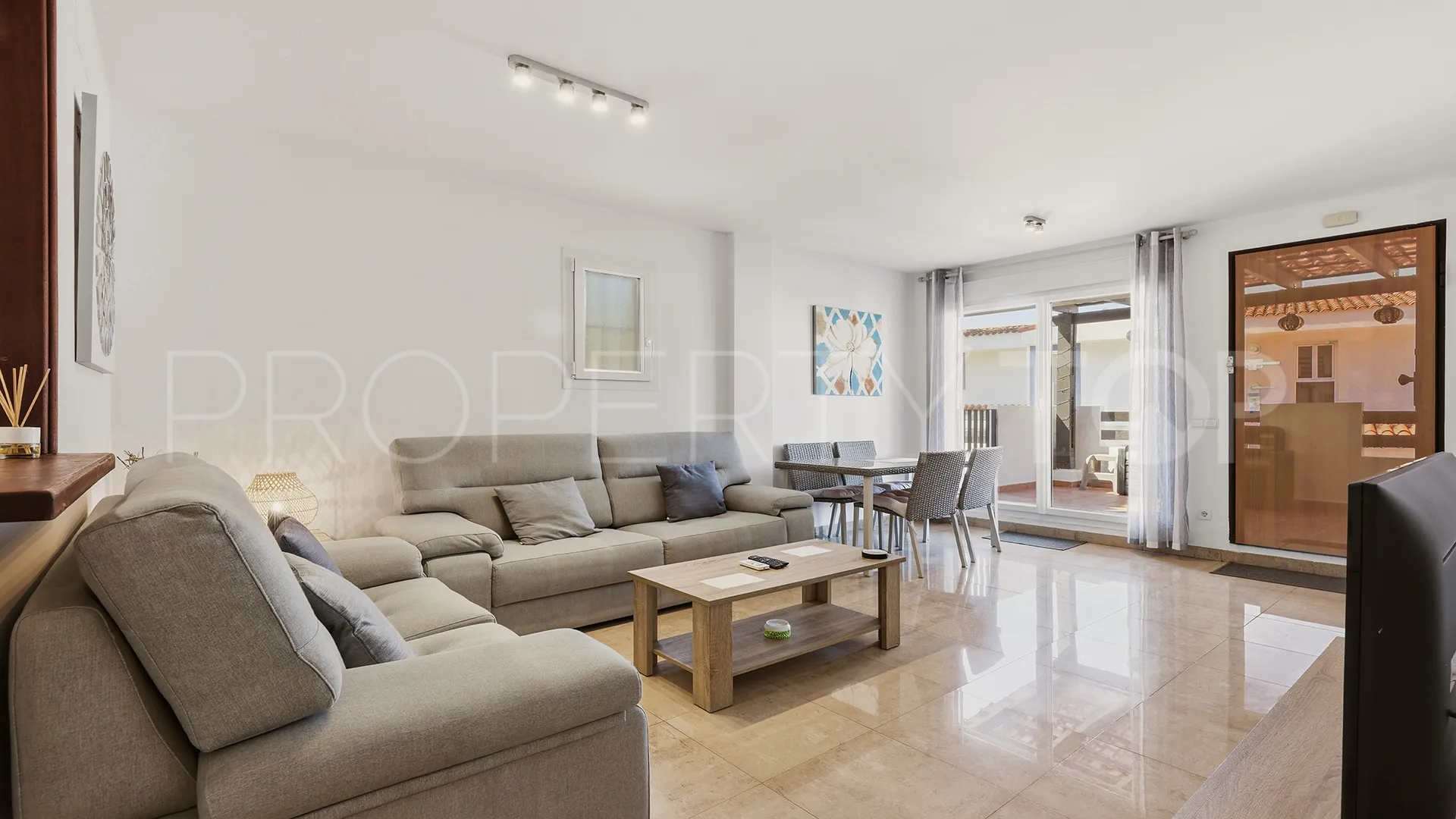 For sale Hacienda Guadalupe apartment with 2 bedrooms