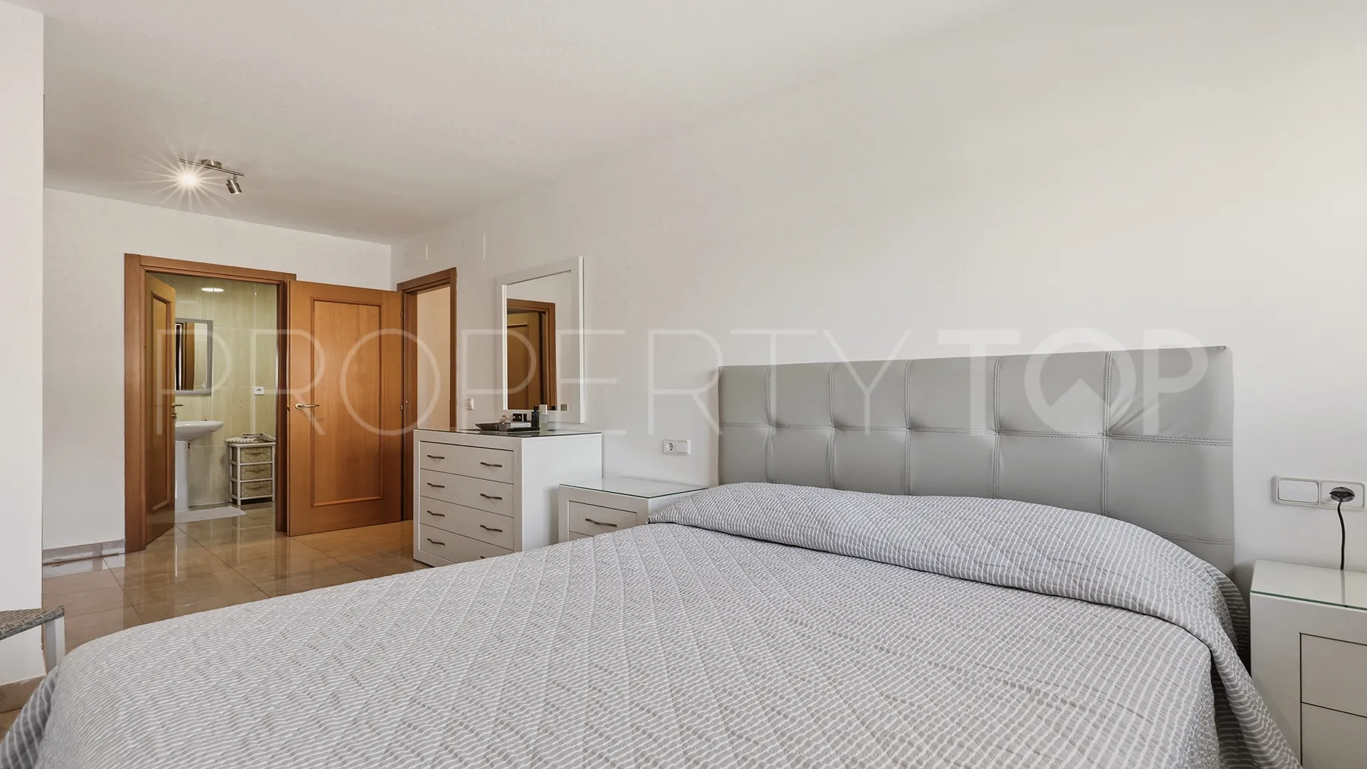 For sale Hacienda Guadalupe apartment with 2 bedrooms