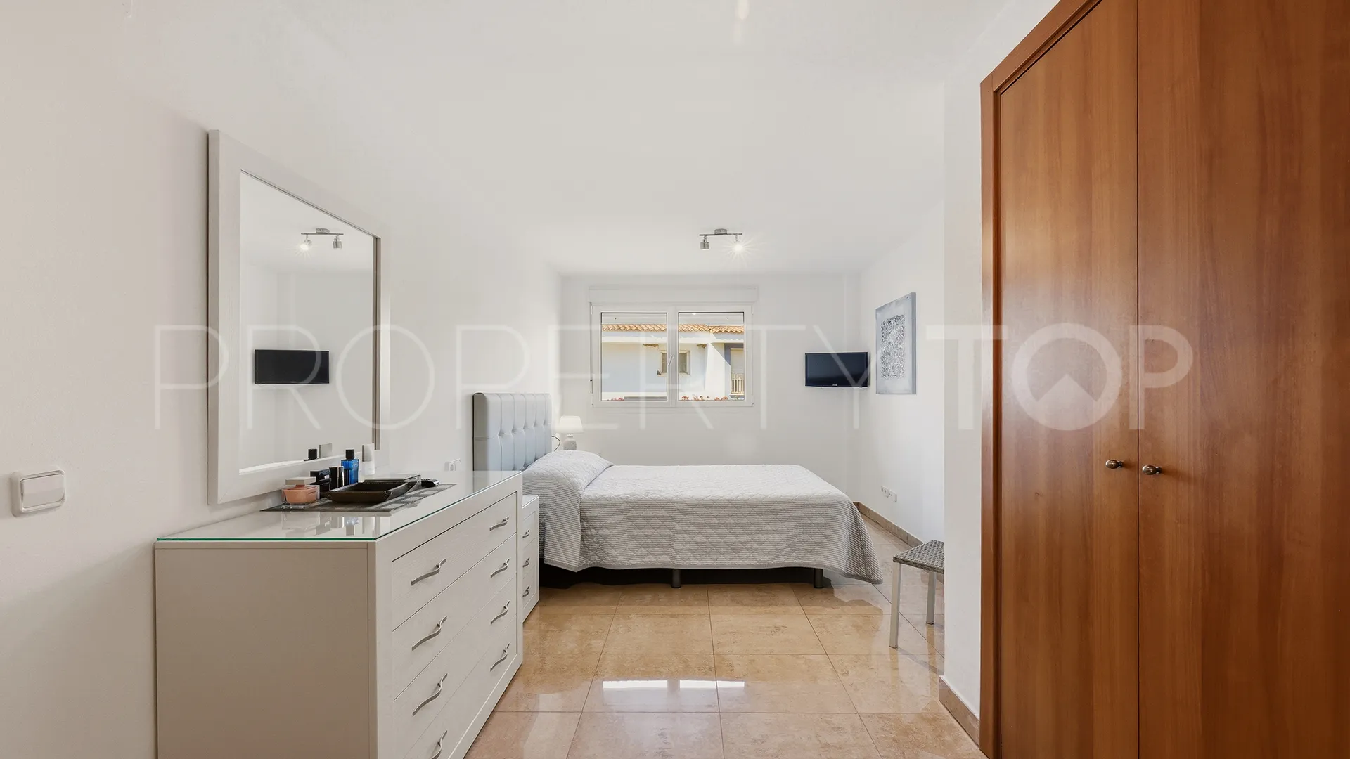 For sale Hacienda Guadalupe apartment with 2 bedrooms