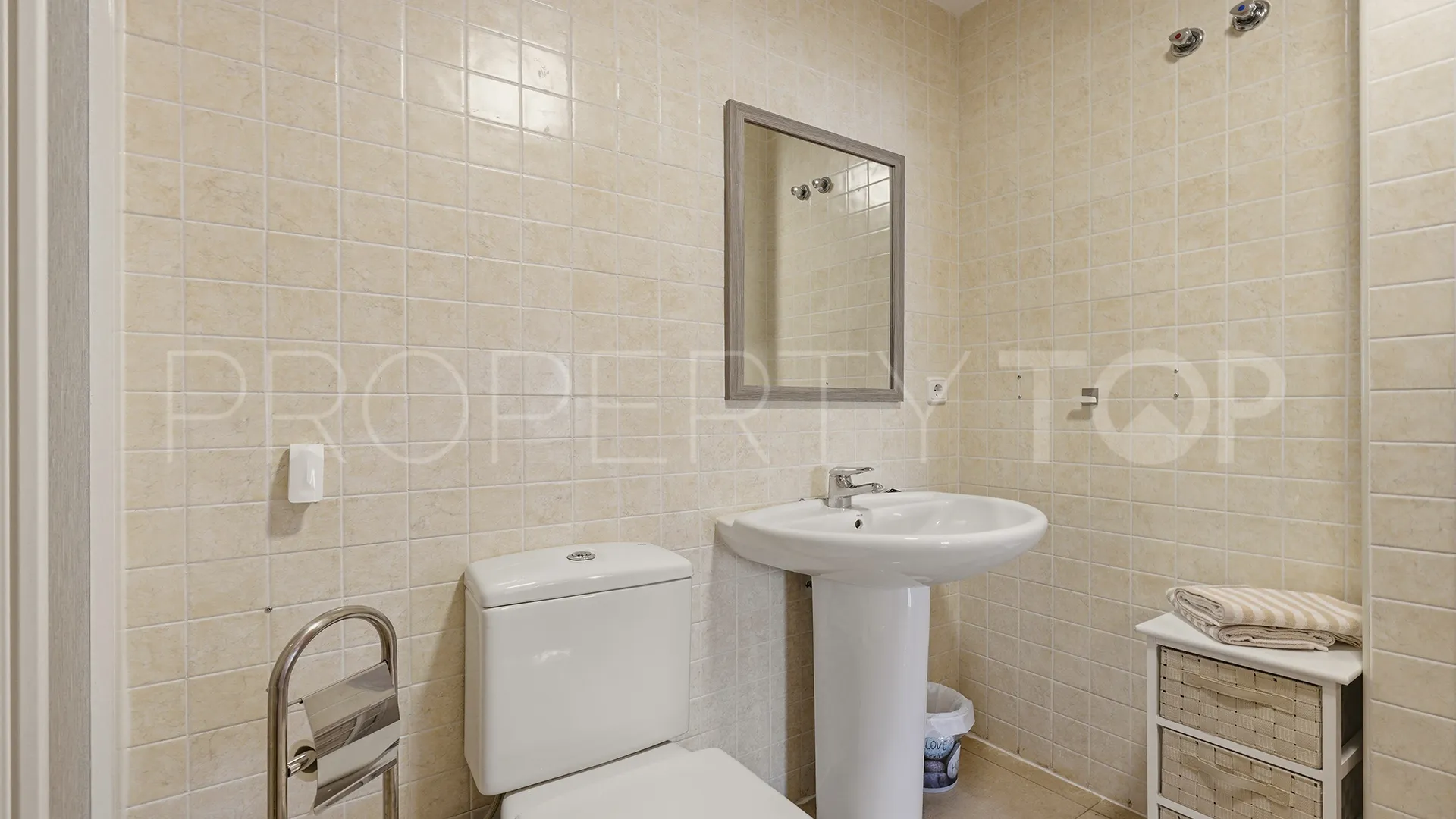For sale Hacienda Guadalupe apartment with 2 bedrooms