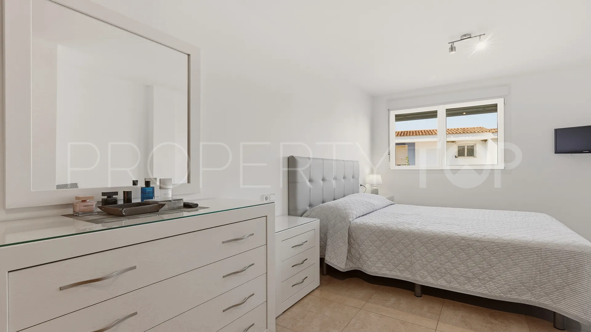 For sale Hacienda Guadalupe apartment with 2 bedrooms