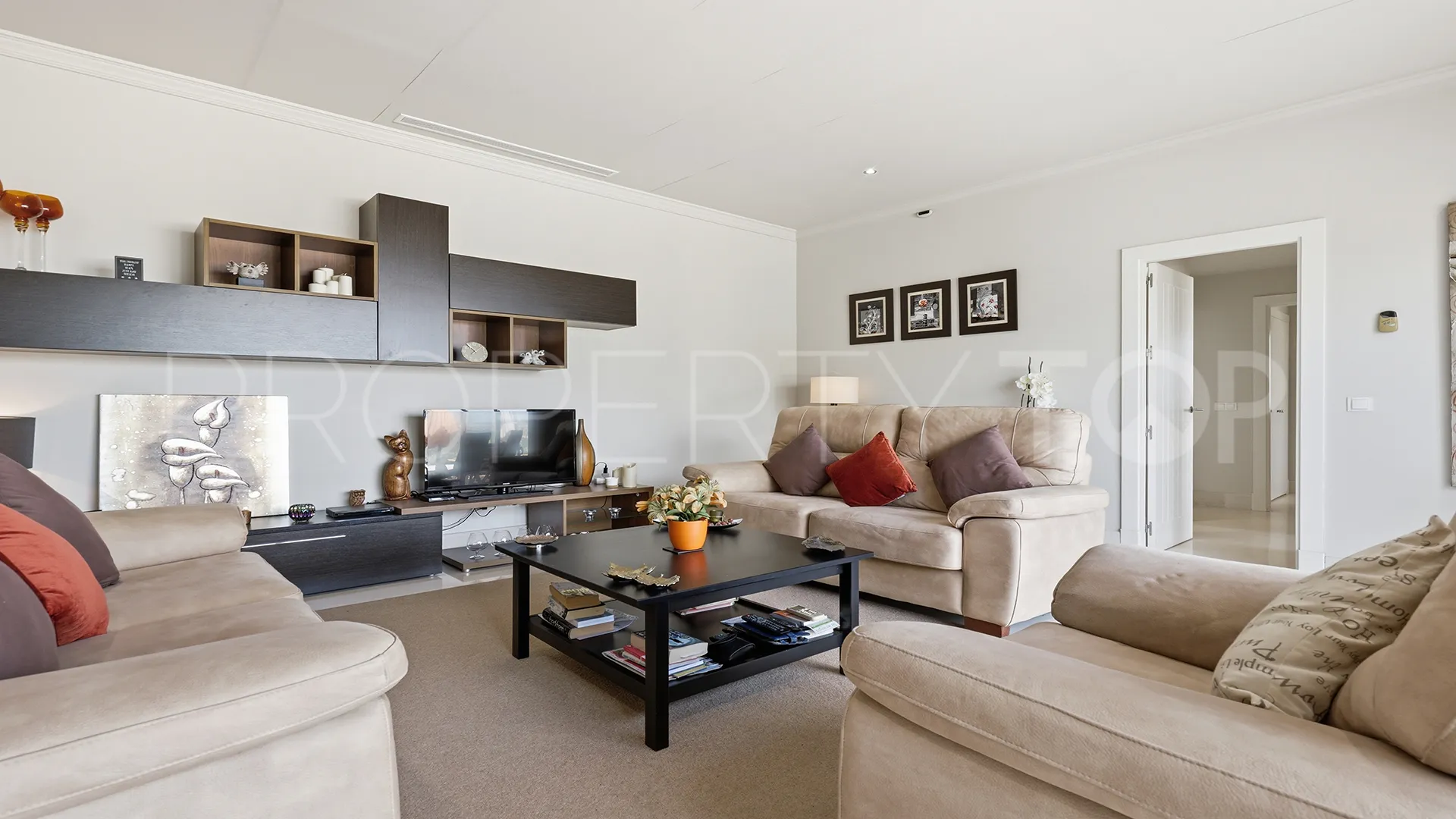 Apartamento a la venta con 3 dormitorios en Doña Julia