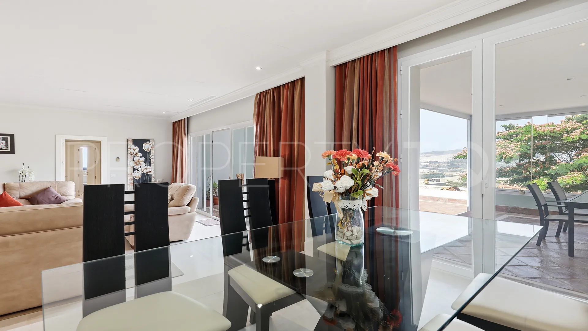 Apartamento a la venta con 3 dormitorios en Doña Julia