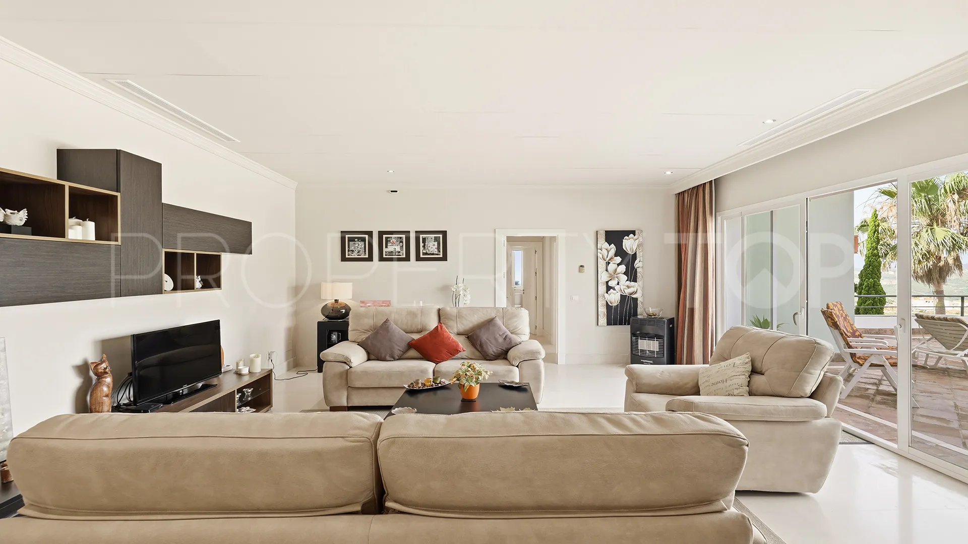 Apartamento a la venta con 3 dormitorios en Doña Julia