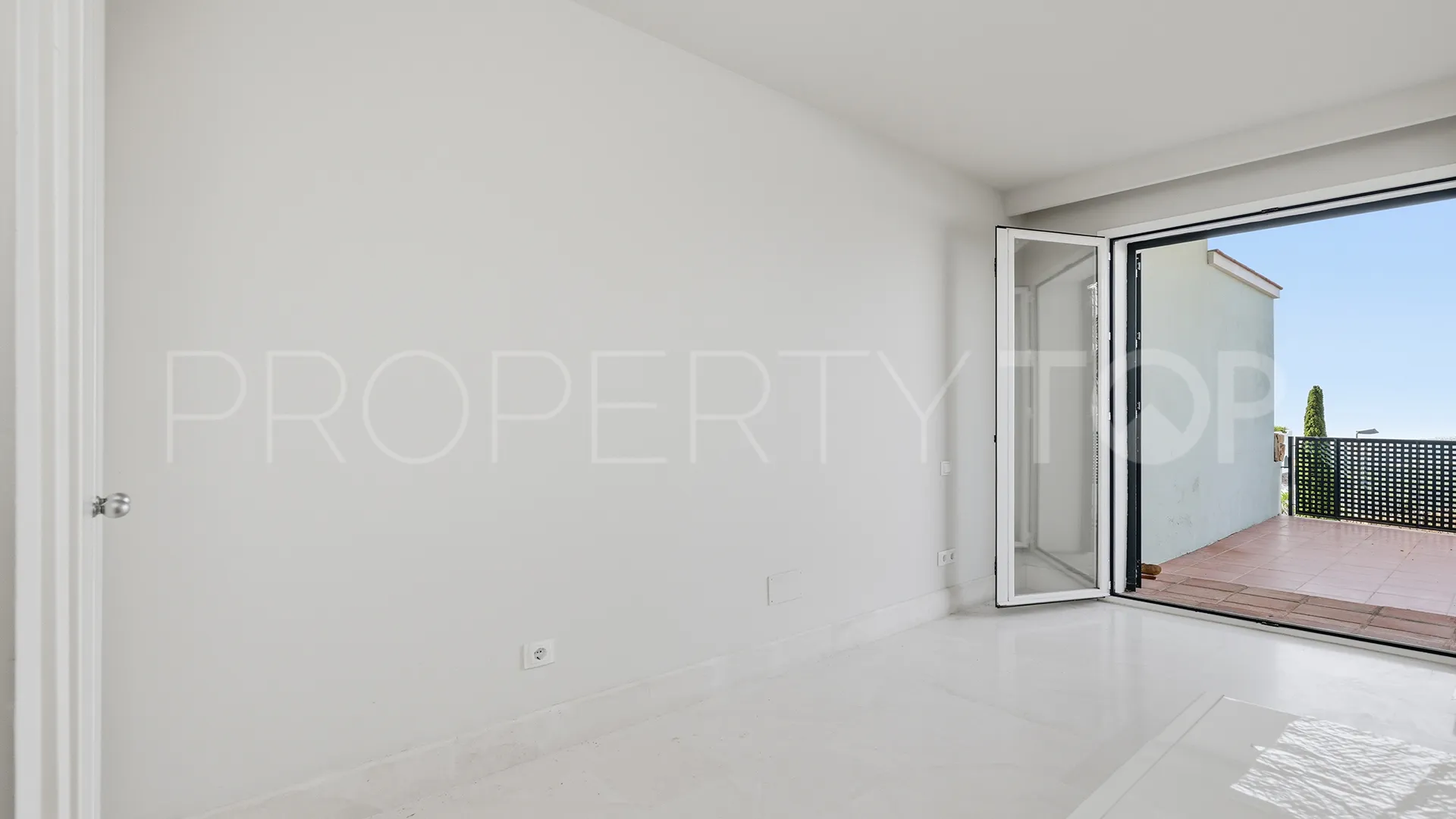 Apartamento a la venta con 3 dormitorios en Doña Julia