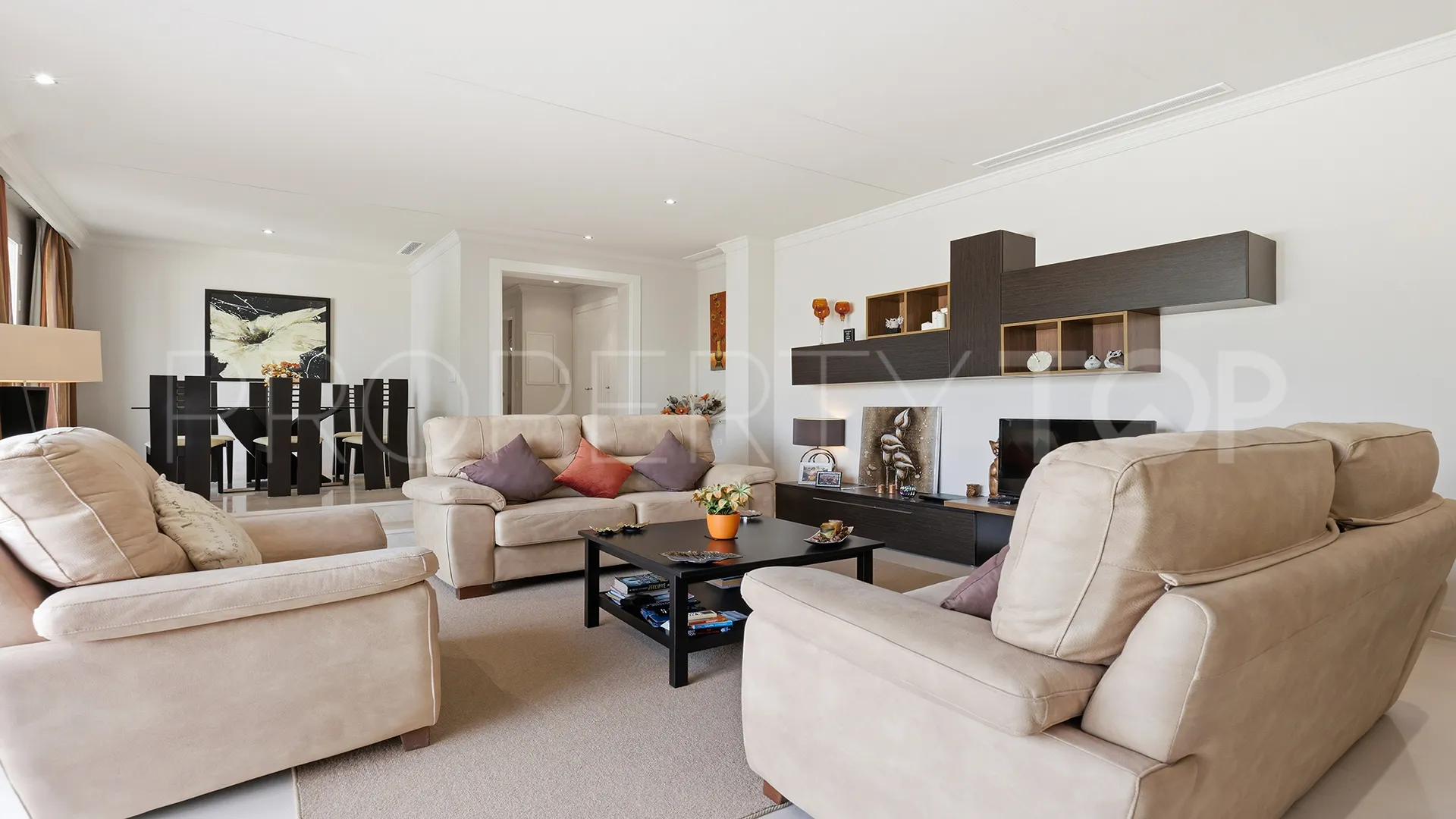 Apartamento a la venta con 3 dormitorios en Doña Julia