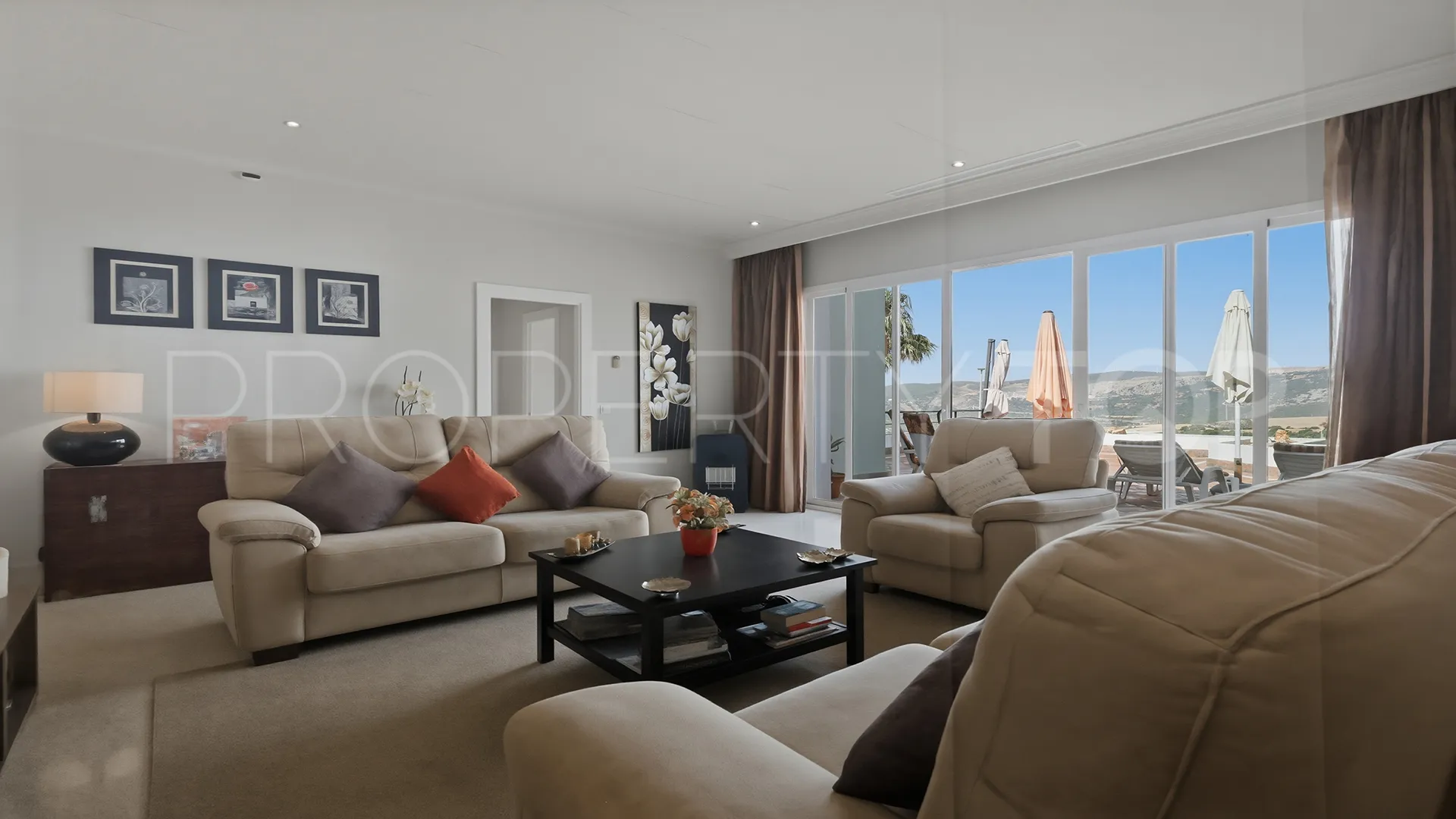 Apartamento a la venta con 3 dormitorios en Doña Julia