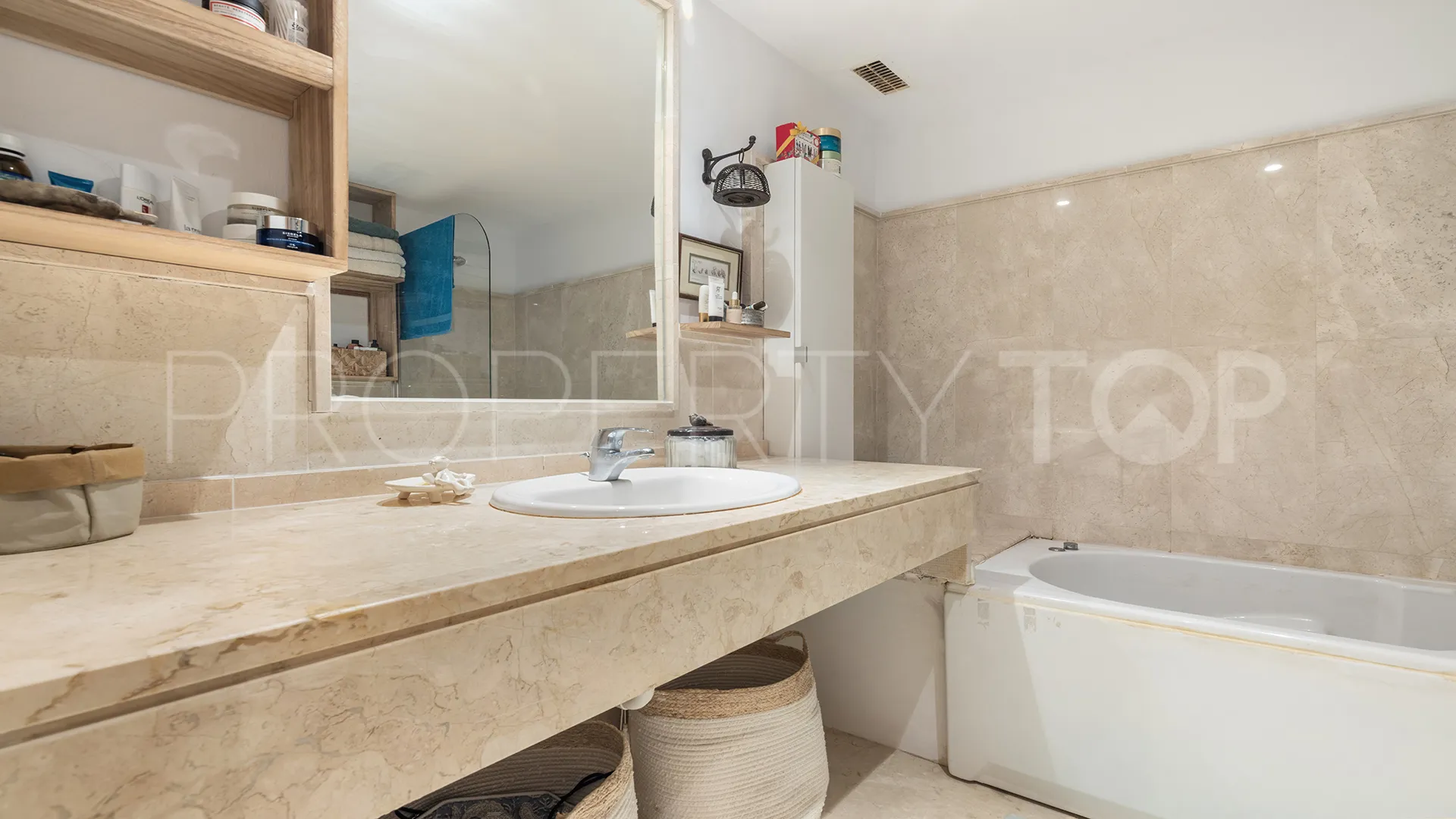 Apartamento planta baja a la venta en Casares Golf