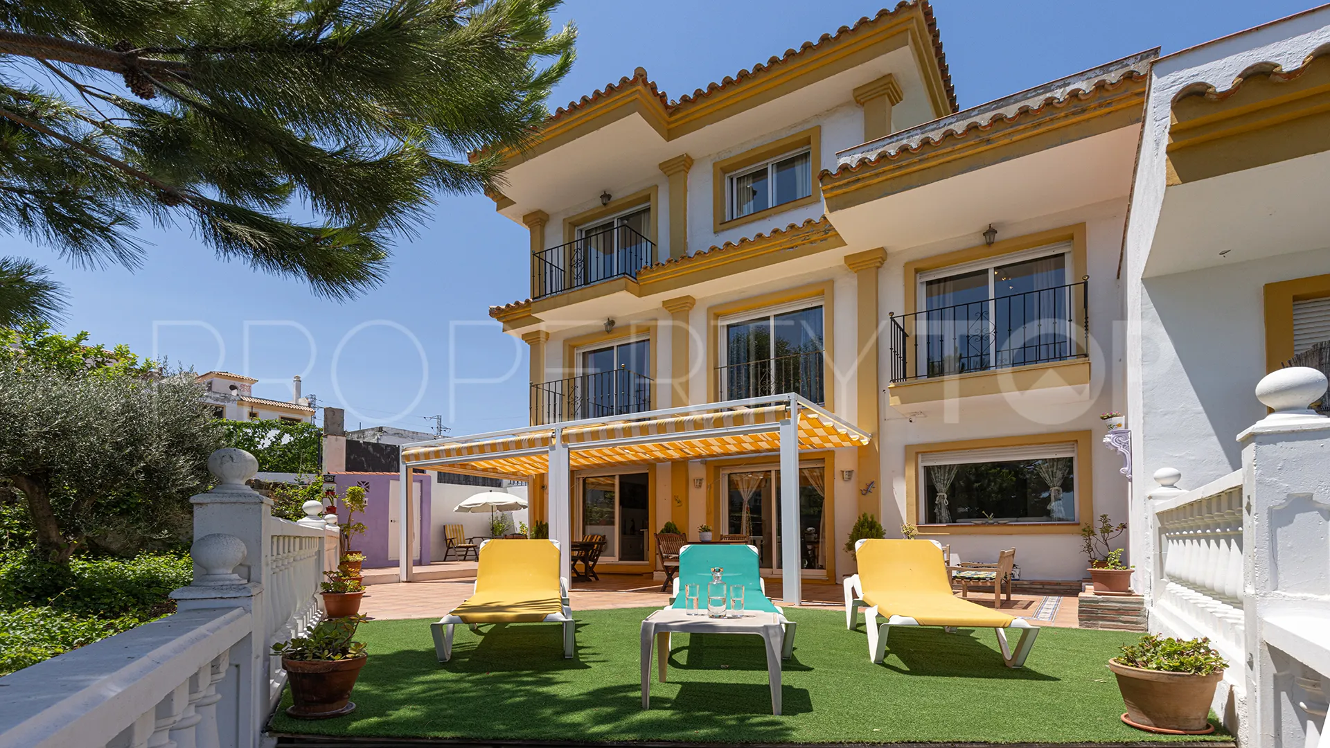Se vende pareado en Manilva