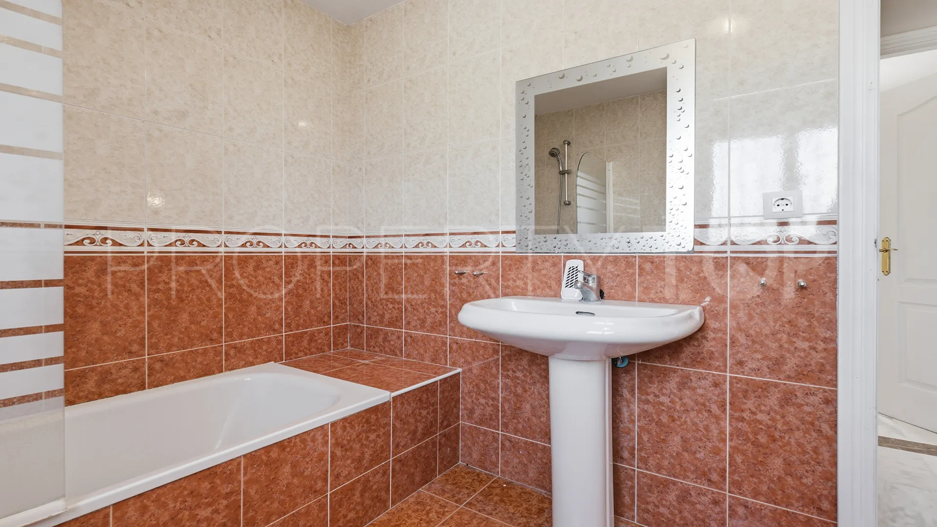 Se vende pareado en Manilva
