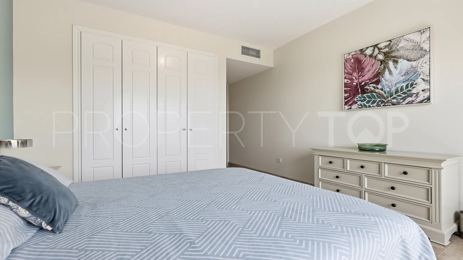 For sale Duquesa Village penthouse