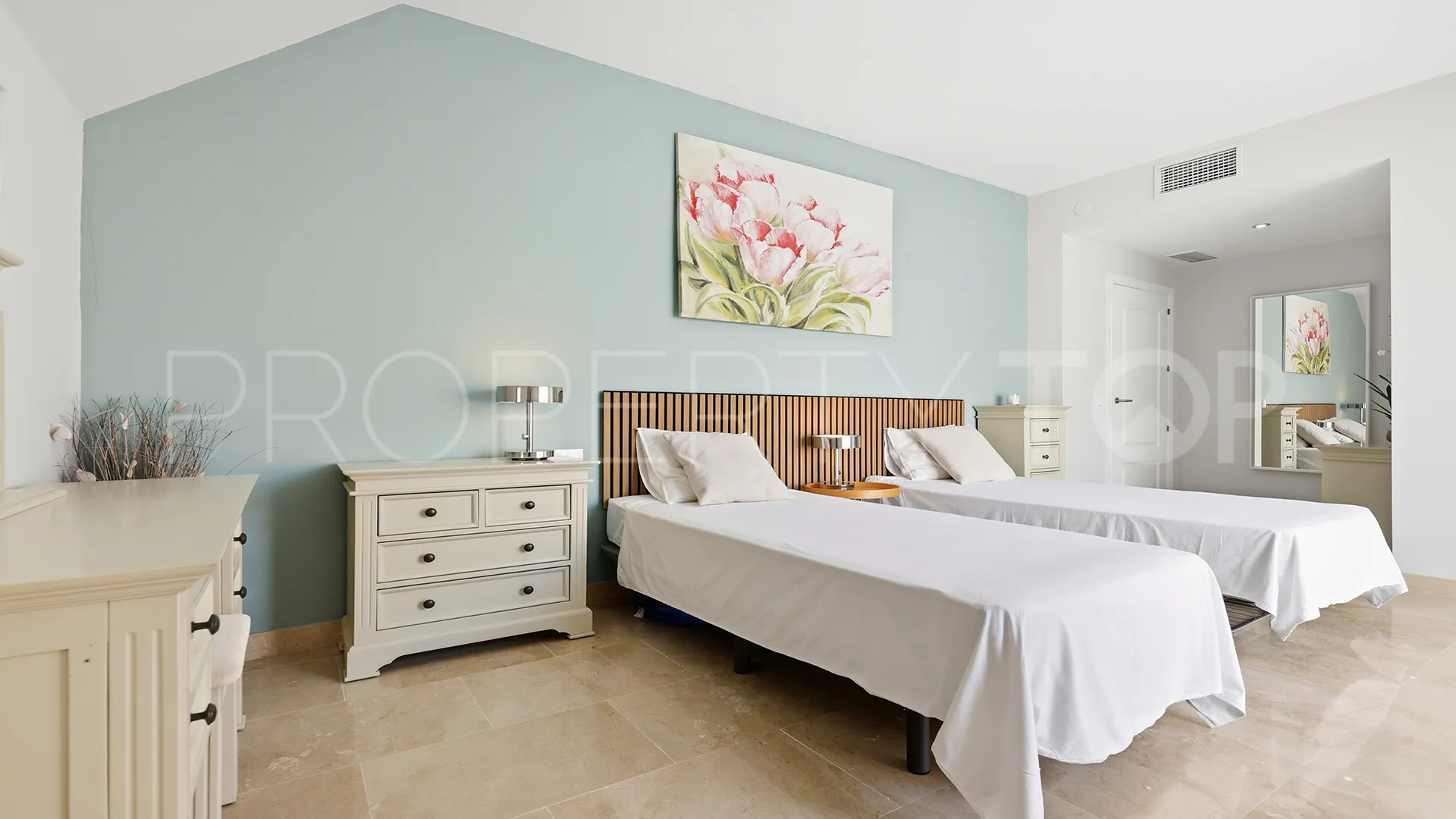 For sale Duquesa Village penthouse