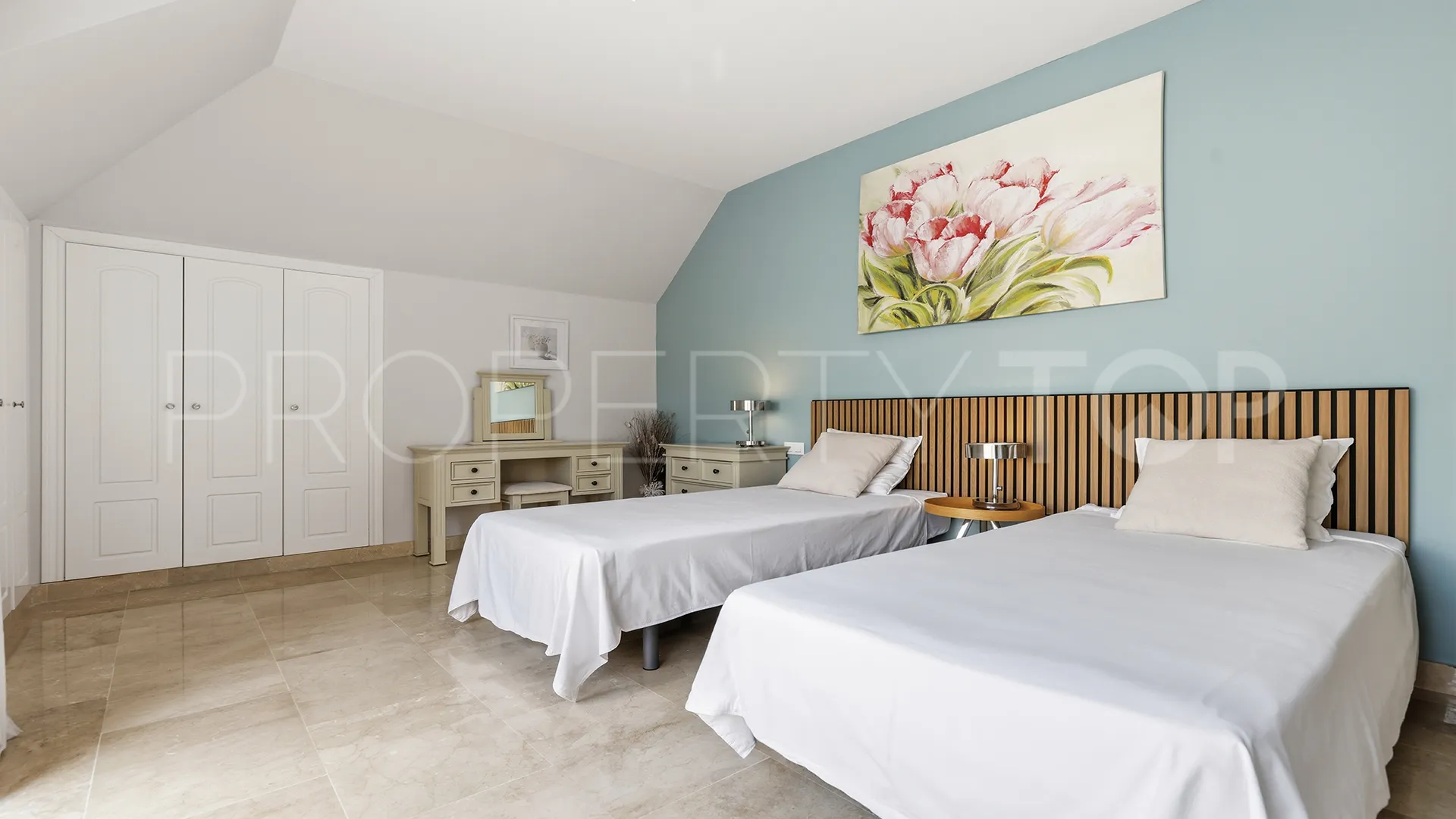 For sale Duquesa Village penthouse