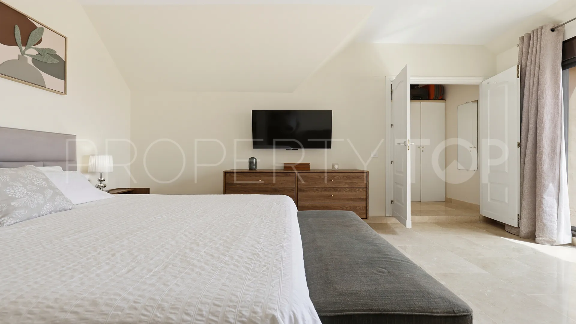 For sale Duquesa Village penthouse