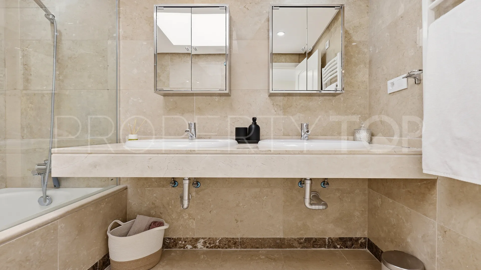For sale Duquesa Village penthouse