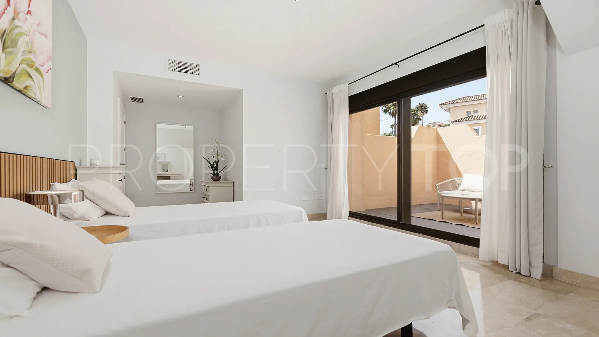 For sale Duquesa Village penthouse
