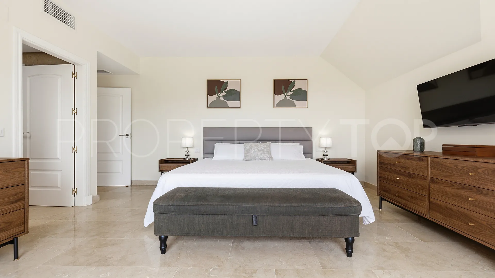 For sale Duquesa Village penthouse