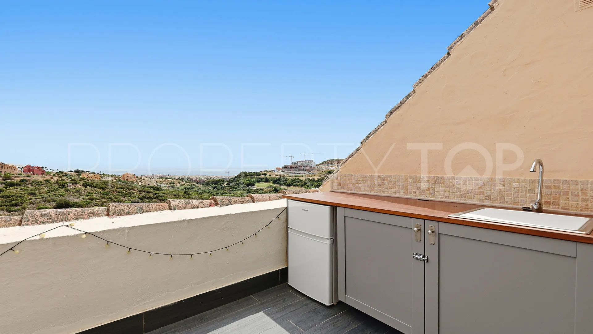 For sale Duquesa Village penthouse