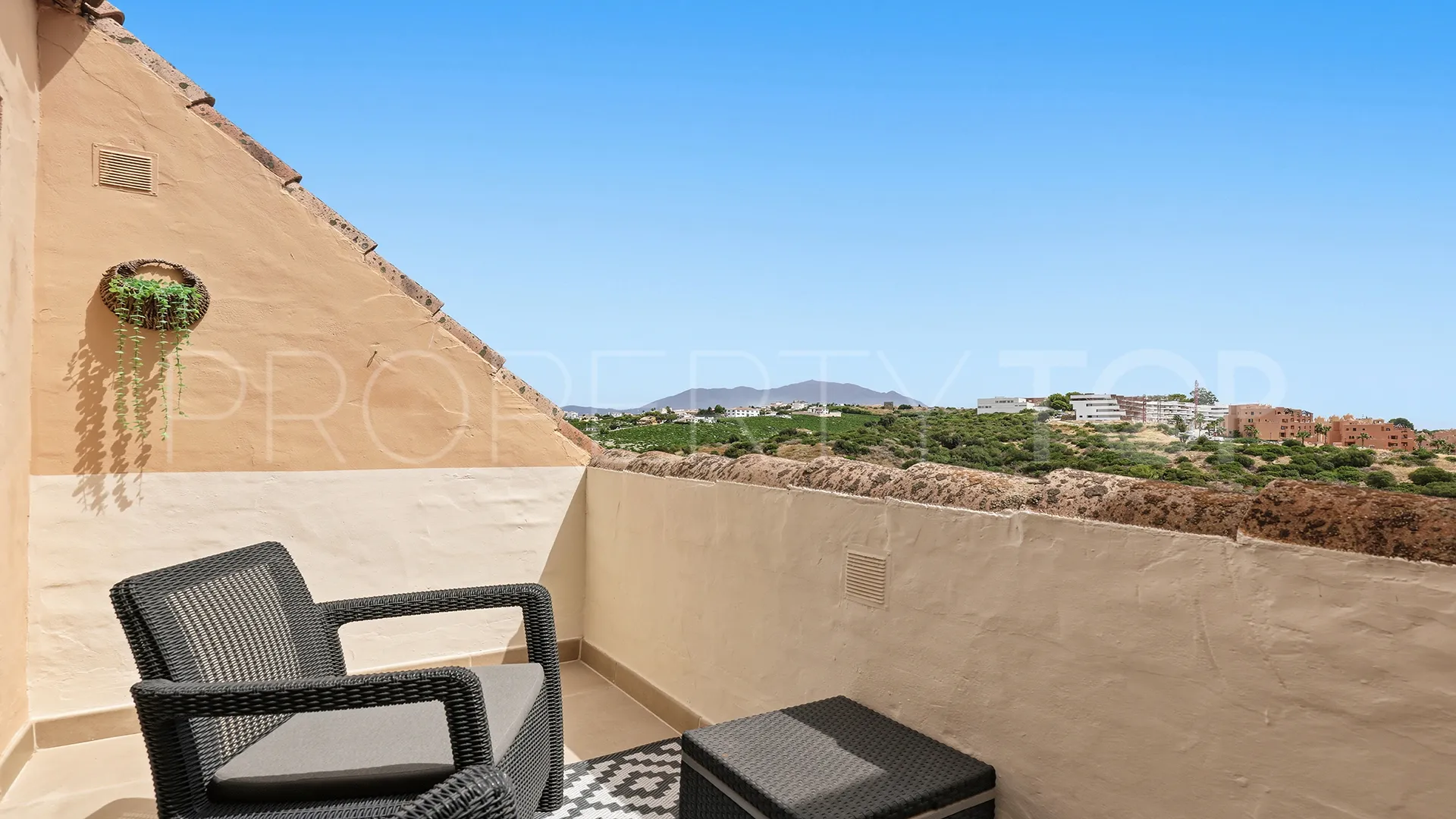 For sale Duquesa Village penthouse