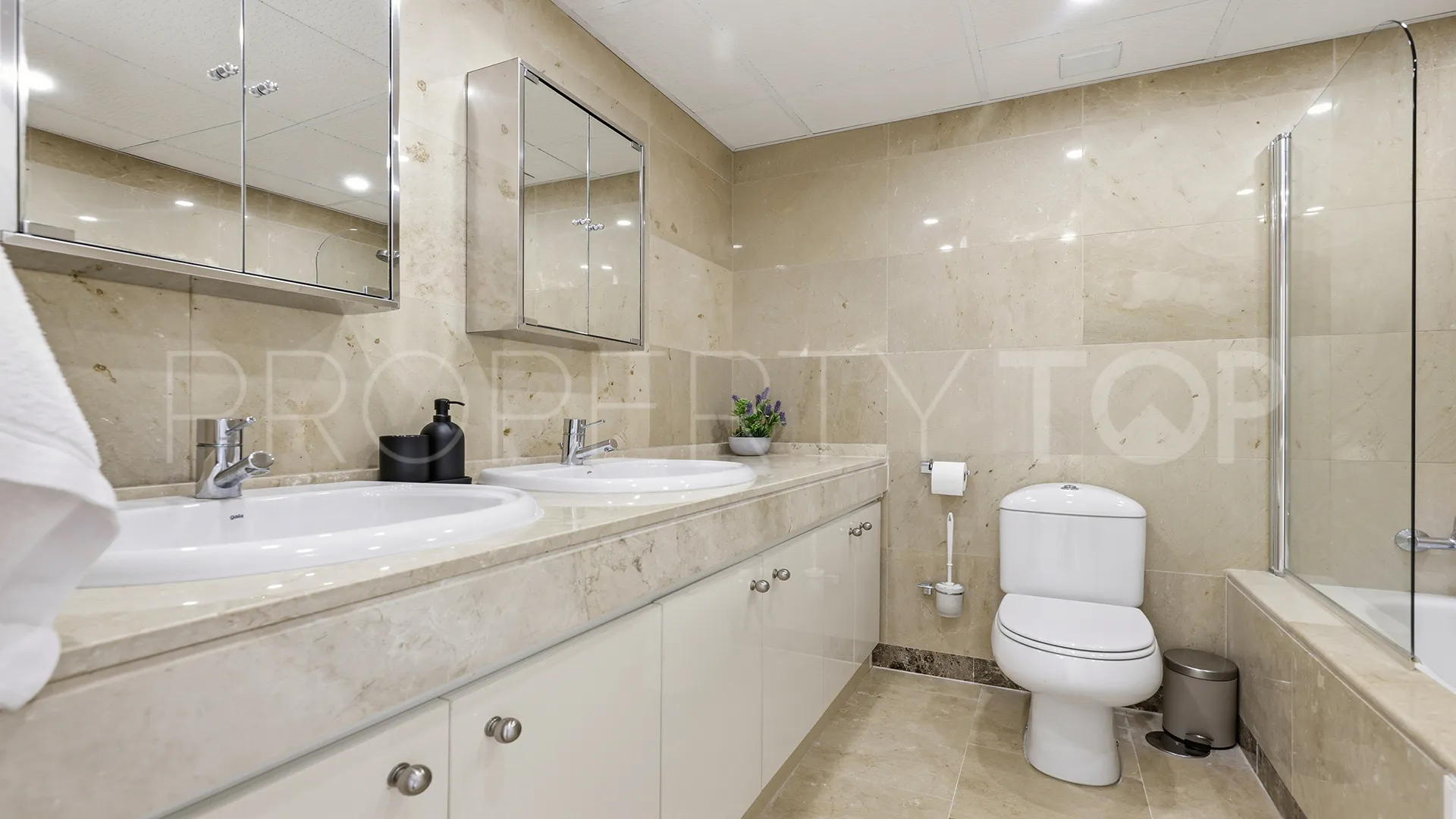 For sale Duquesa Village penthouse